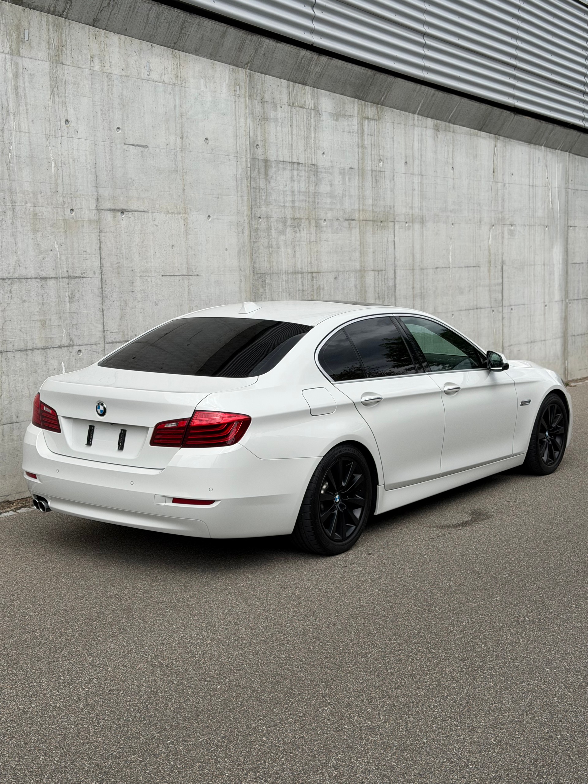 BMW 525d xDrive Steptronic-showroom-element-3