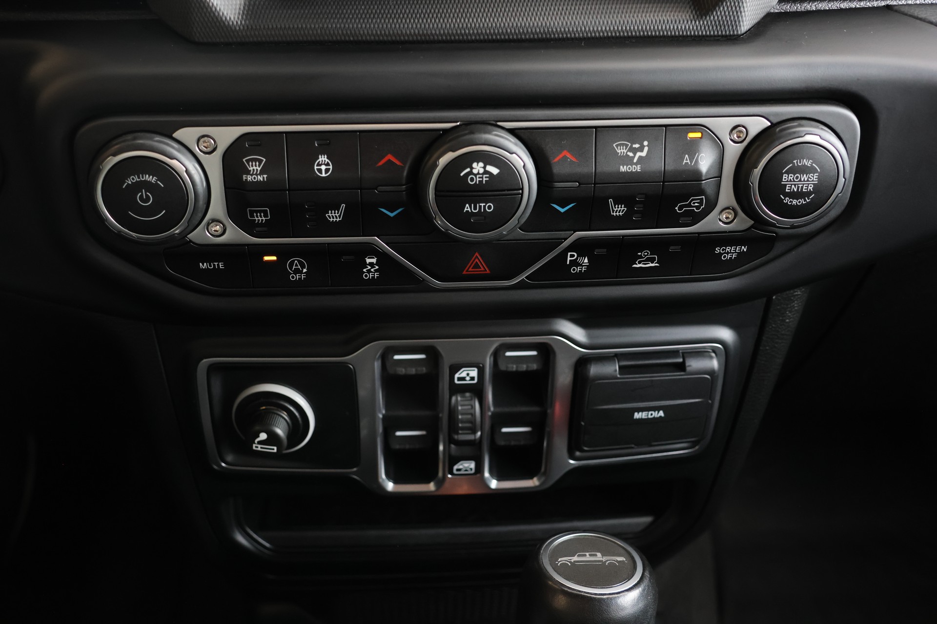 JEEP Gladiator 3.0 V6 Launch Edition-image-16