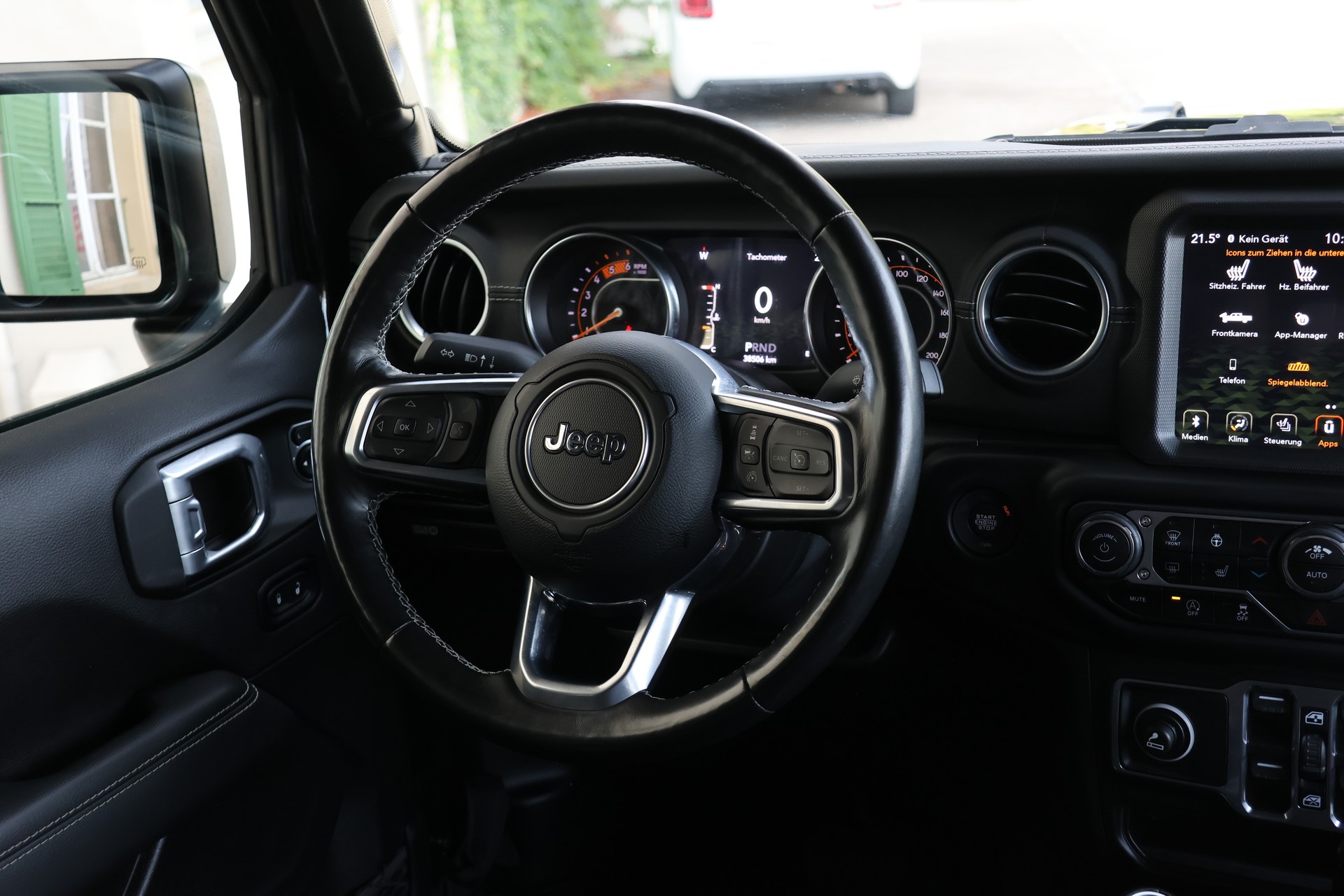JEEP Gladiator 3.0 V6 Launch Edition-image-12