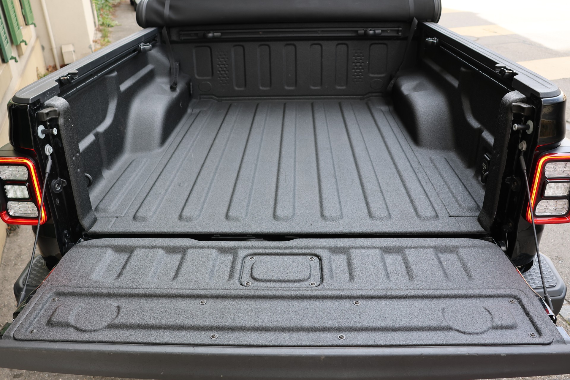 JEEP Gladiator 3.0 V6 Launch Edition-image-6