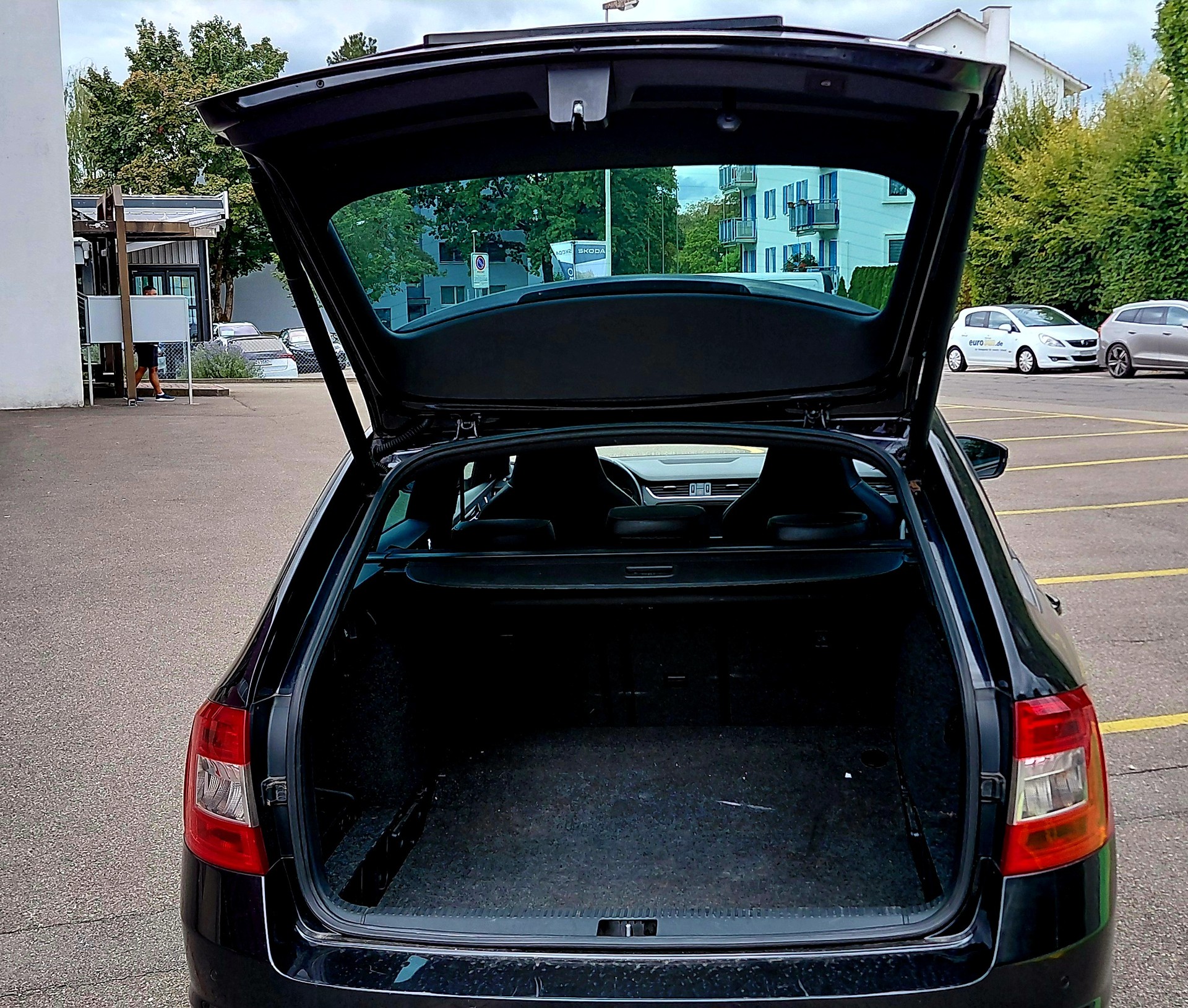 SKODA Octavia Combi 2.0 TDI RS DSG-image-8