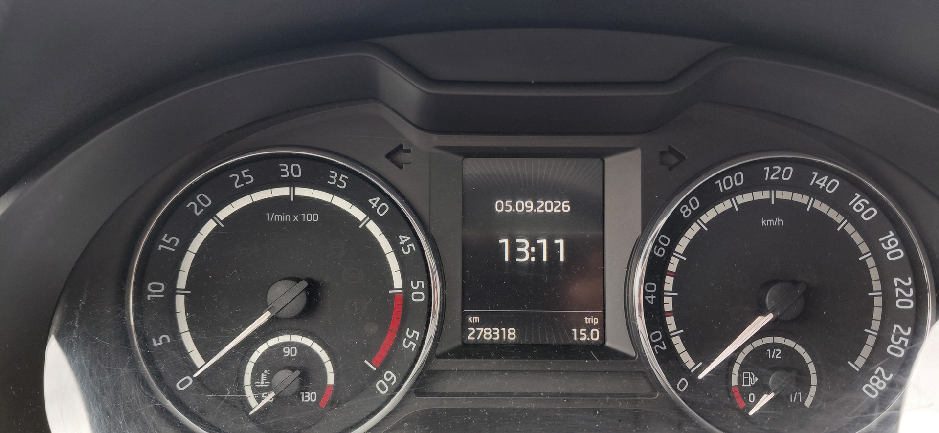 SKODA Octavia Combi 2.0 TDI RS DSG-image-13