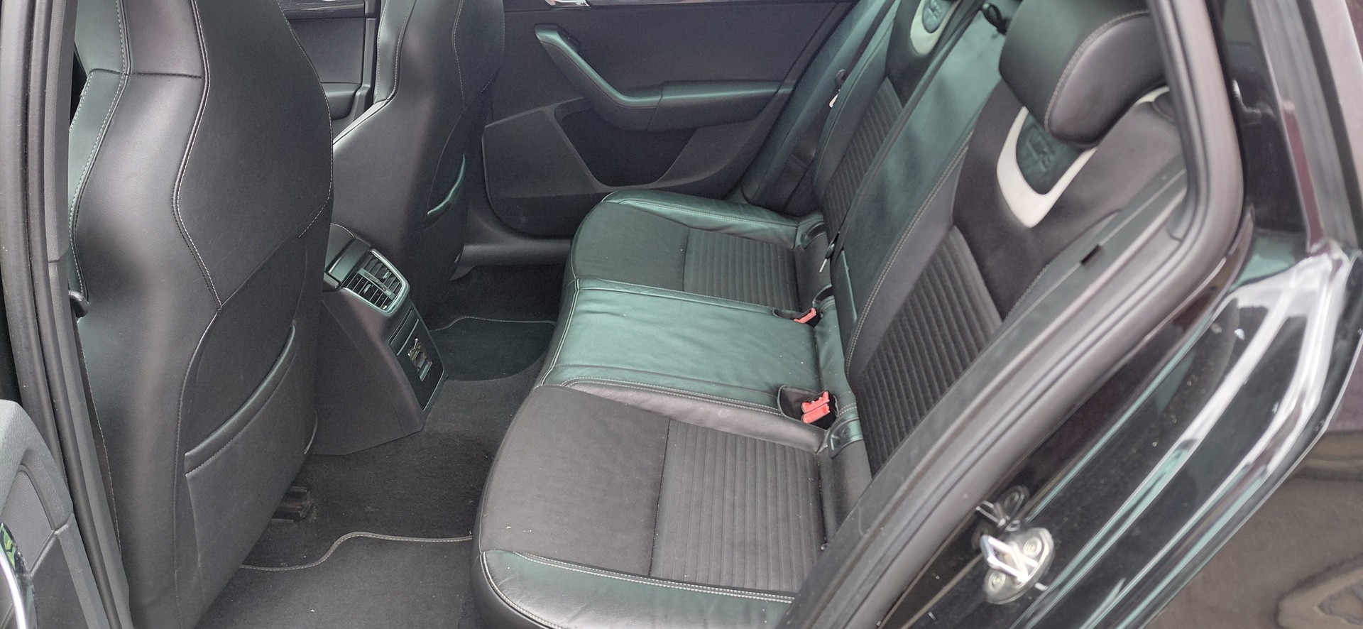 SKODA Octavia Combi 2.0 TDI RS DSG-image-10