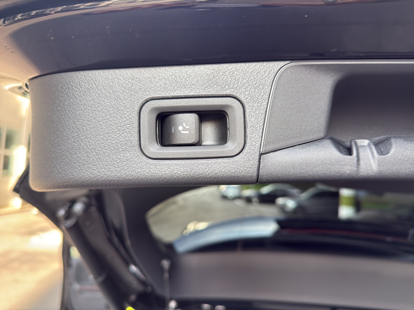 MERCEDES-BENZ B 250 4M - AMG / DISTRONIC / Panorama-Dach / Multibeam LED-image-15