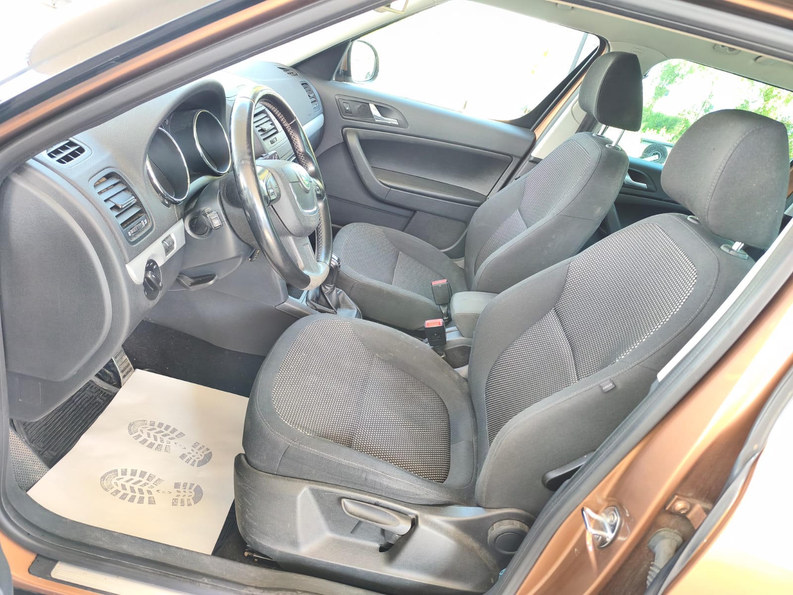 SKODA Yeti 2.0 TDI AllDrive 4x4-image-9