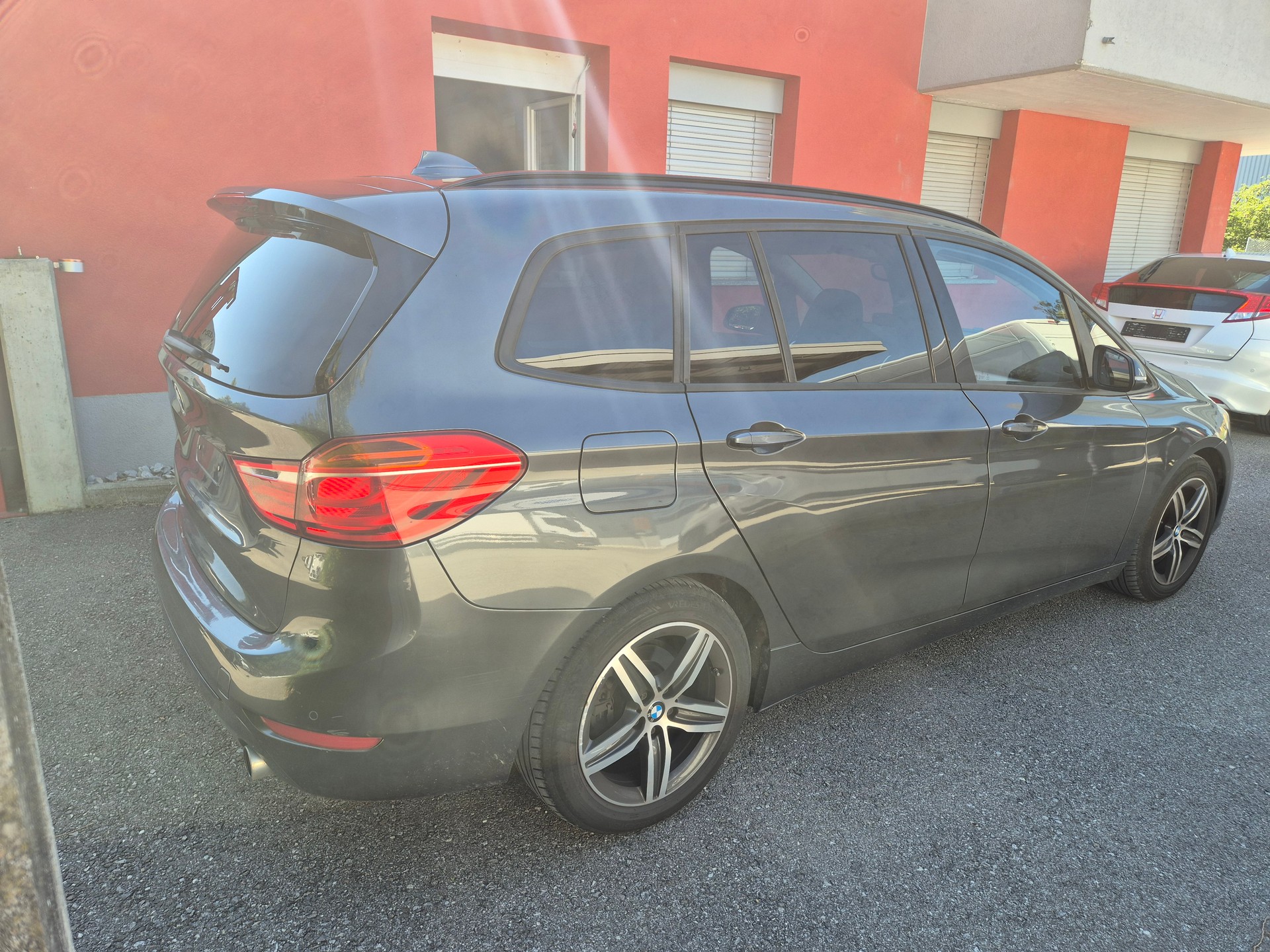 BMW 220d xDrive Gran Tourer Sport Line Steptronic-image-5