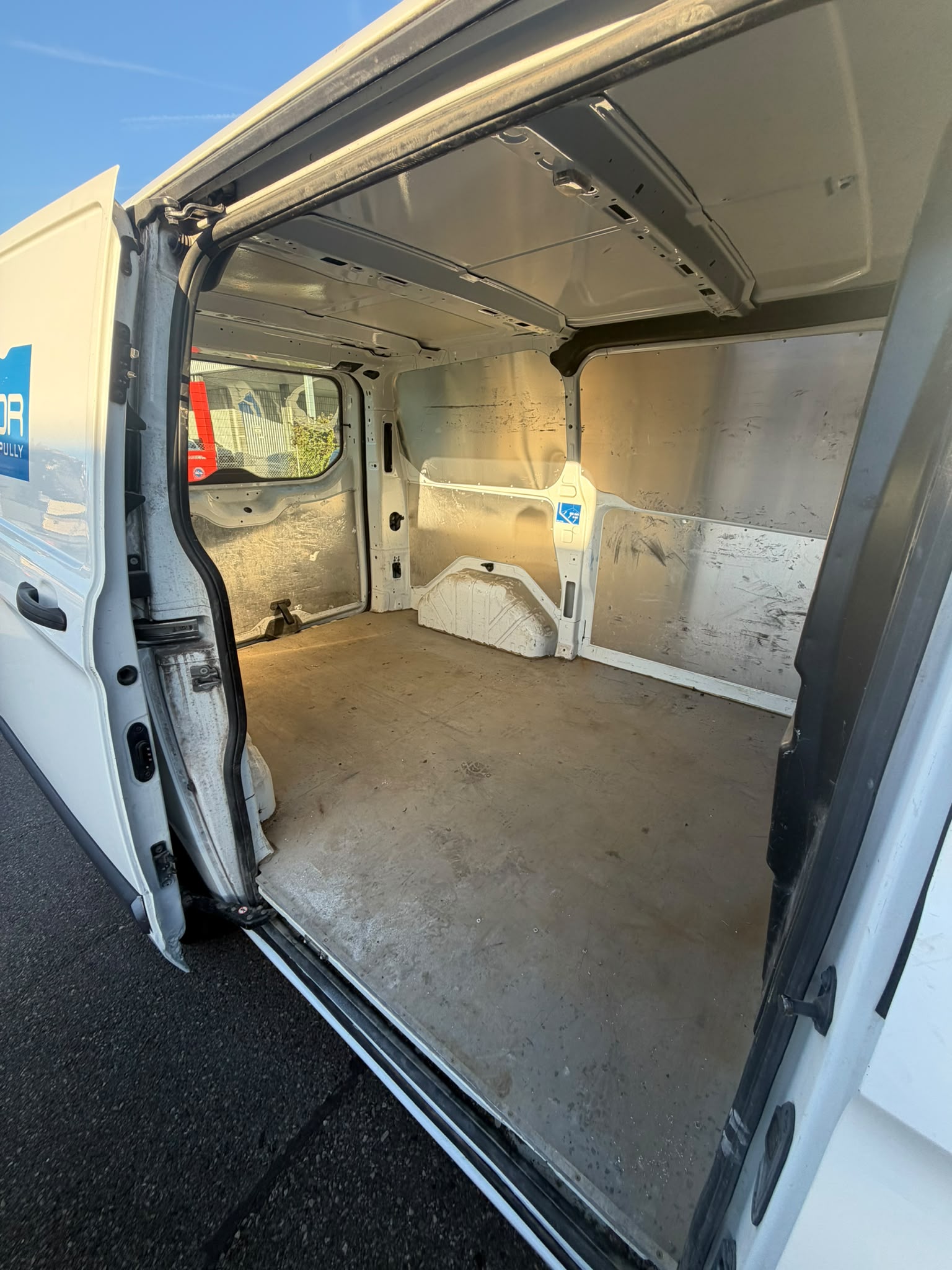 FORD Transit Custom Van 270 L1H1 - Expertise du jour - 93.000 Kilometres-image-4