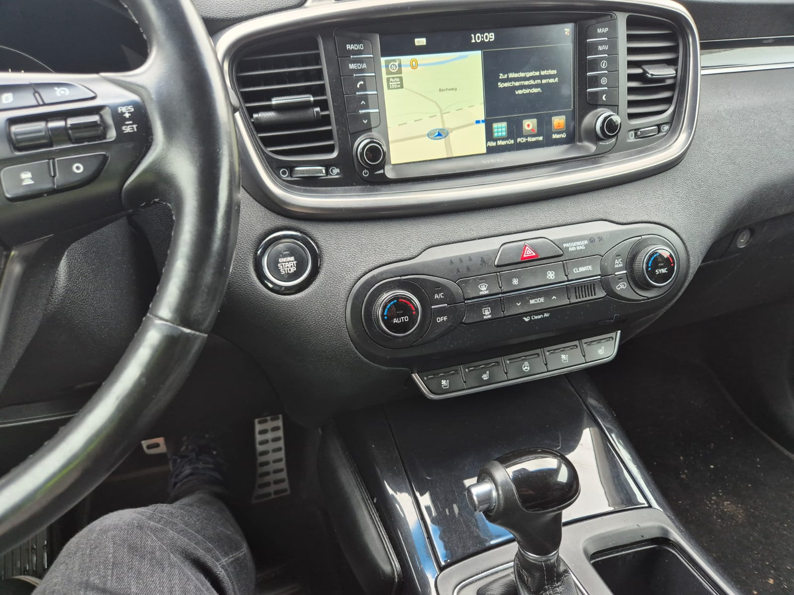 KIA Sorento 2.2 CRDI Style 7P. Automatic-image-7