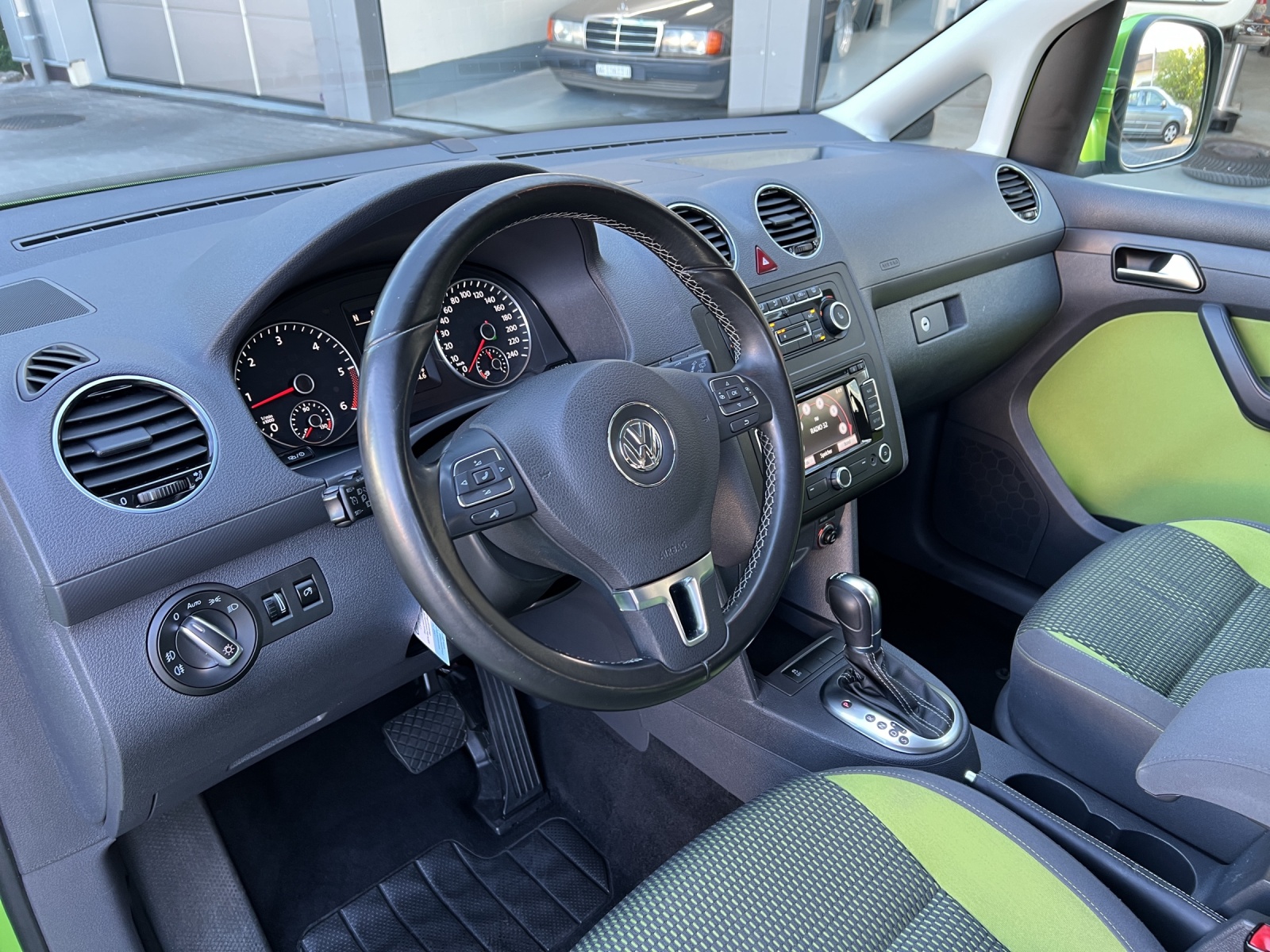 VW Cross Caddy 2.0 TDI 4Motion DSG-image-10