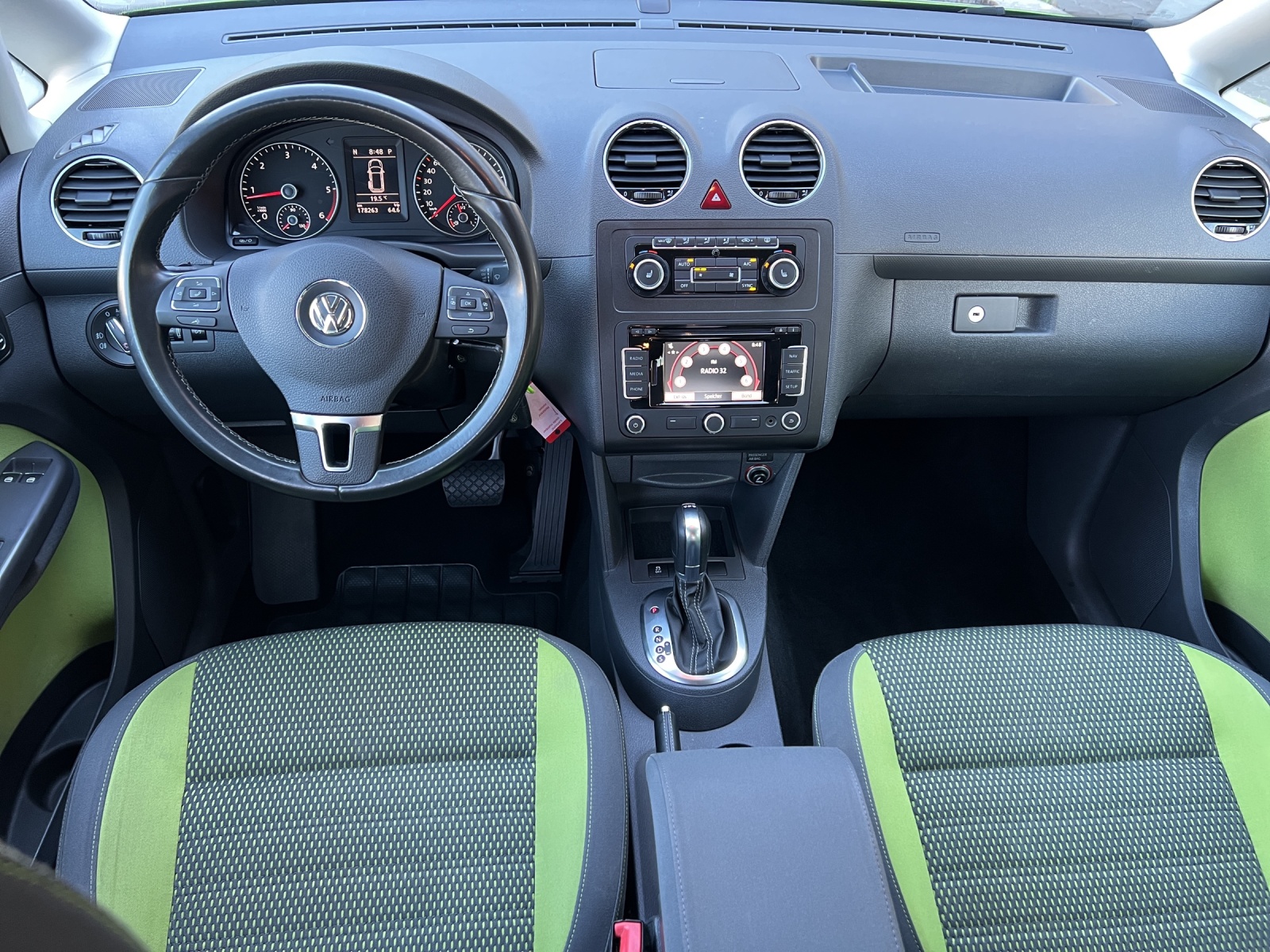 VW Cross Caddy 2.0 TDI 4Motion DSG-image-9