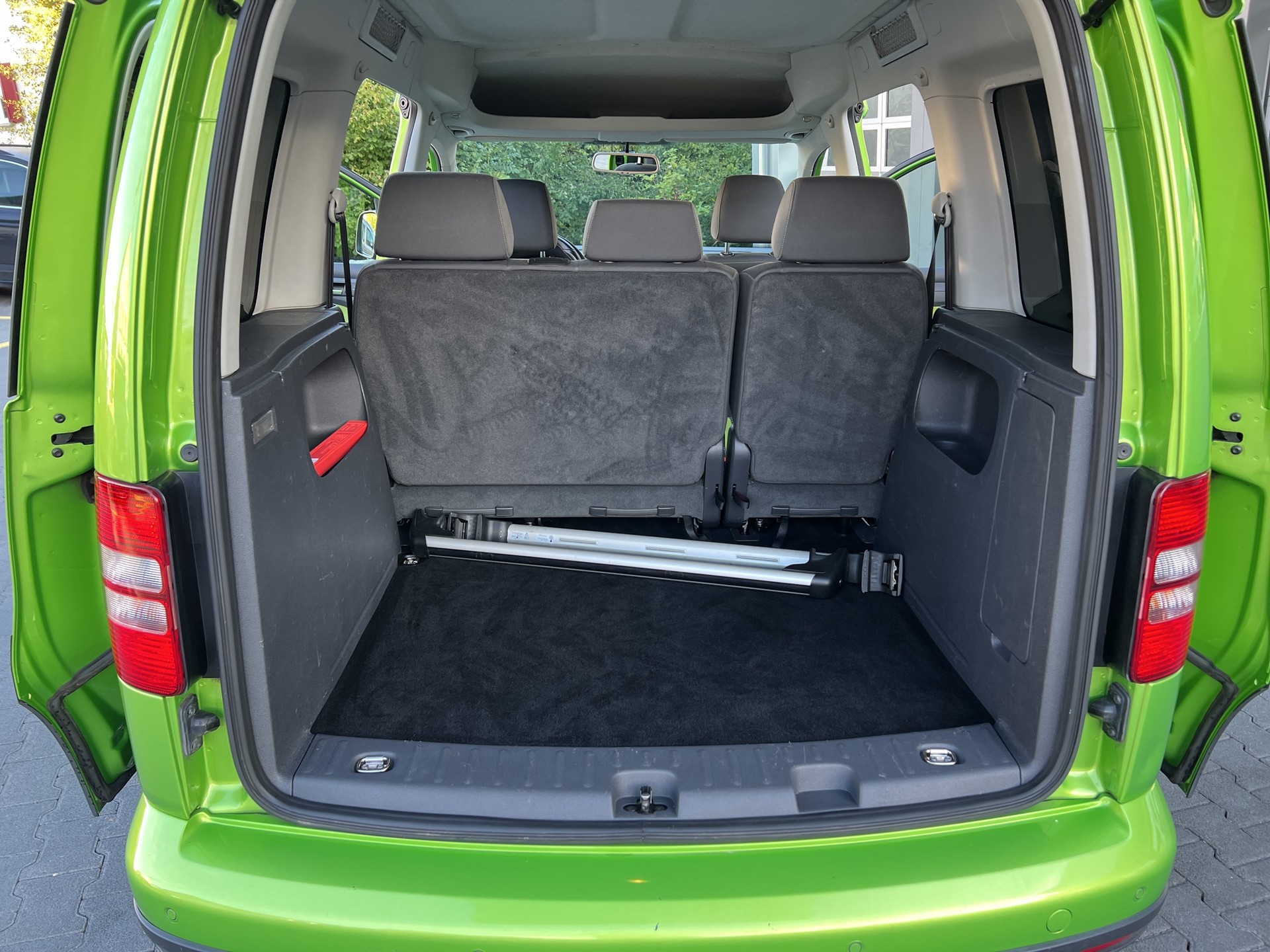 VW Cross Caddy 2.0 TDI 4Motion DSG-image-8