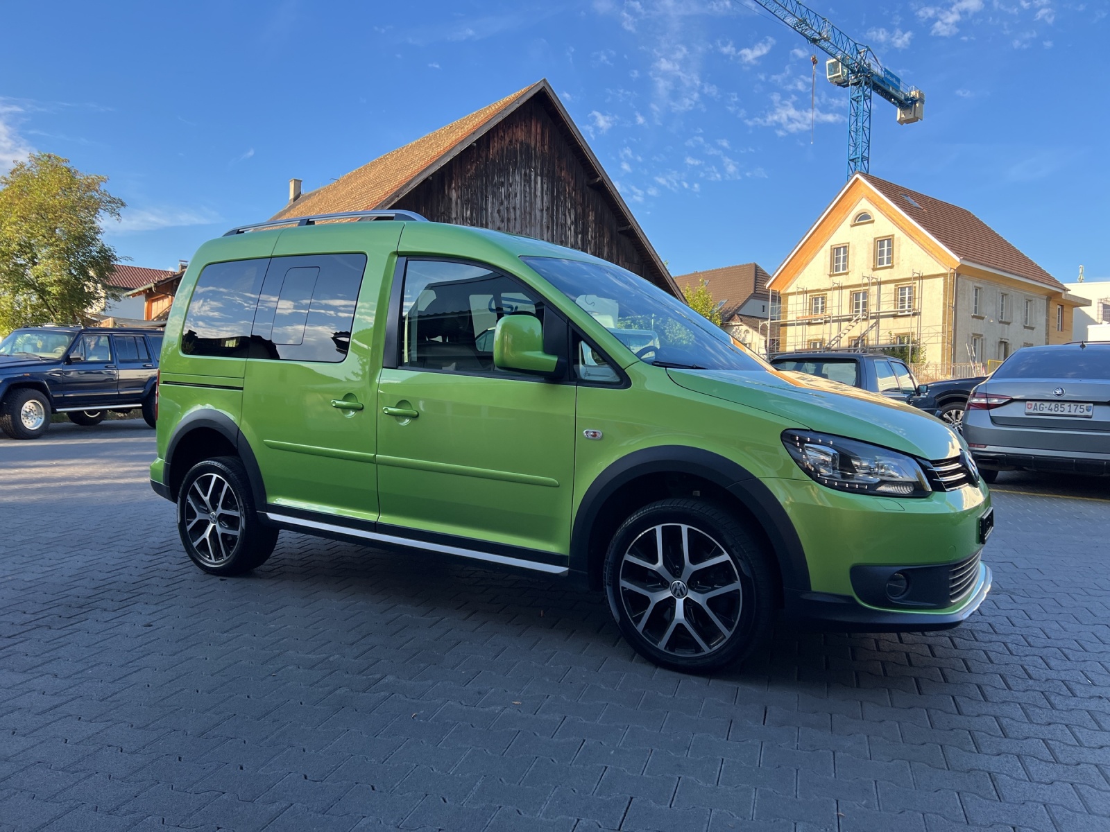 VW Cross Caddy 2.0 TDI 4Motion DSG-image-5