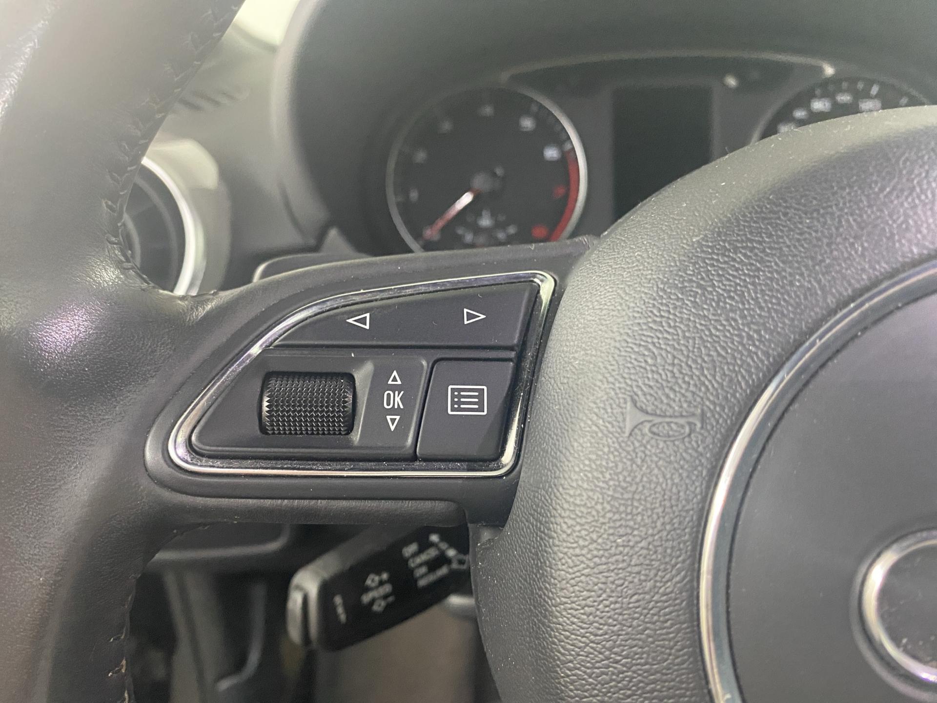 AUDI A1 1.4 TFSI Ambition S-tronic-image-14