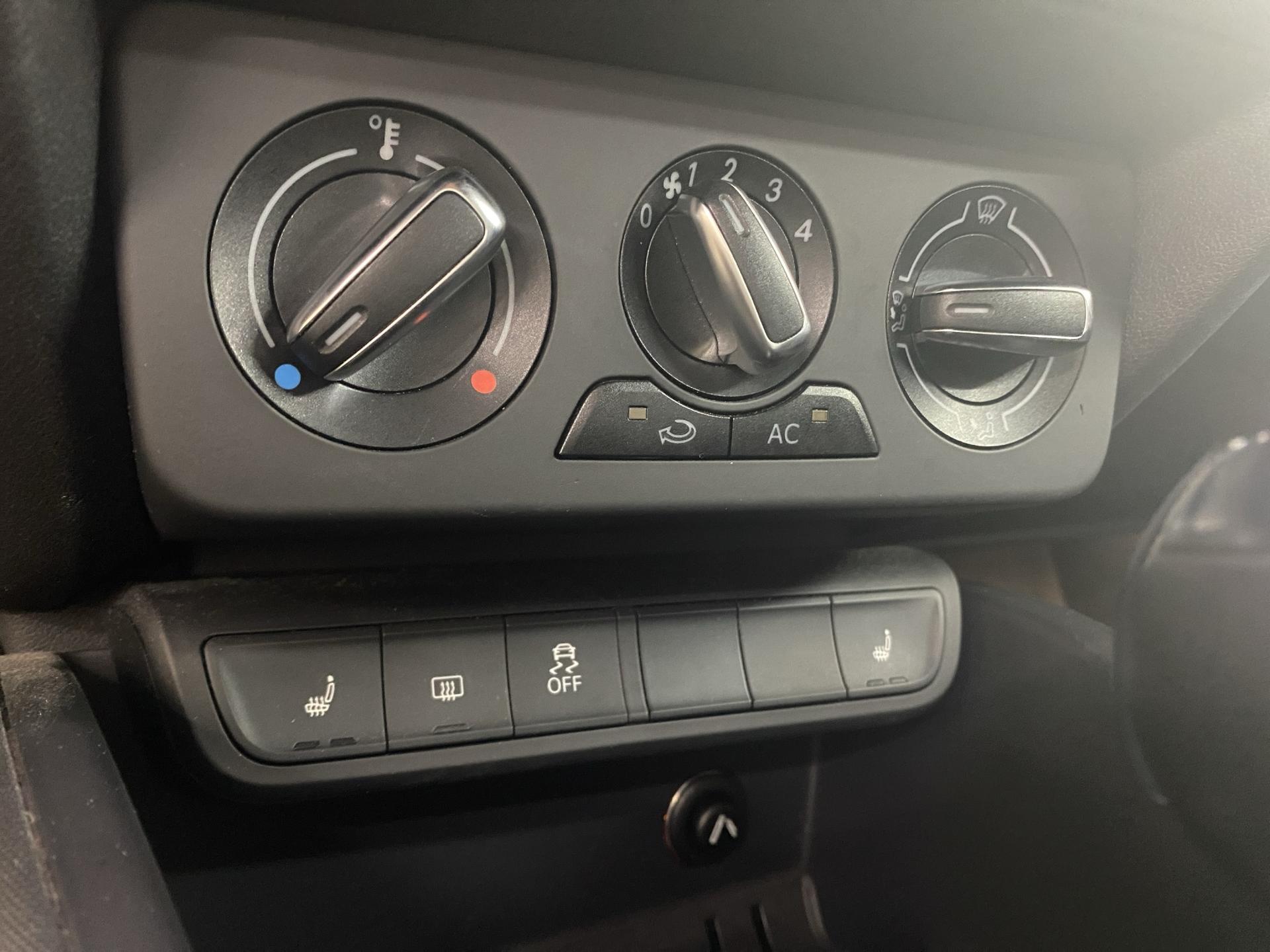 AUDI A1 1.4 TFSI Ambition S-tronic-image-16