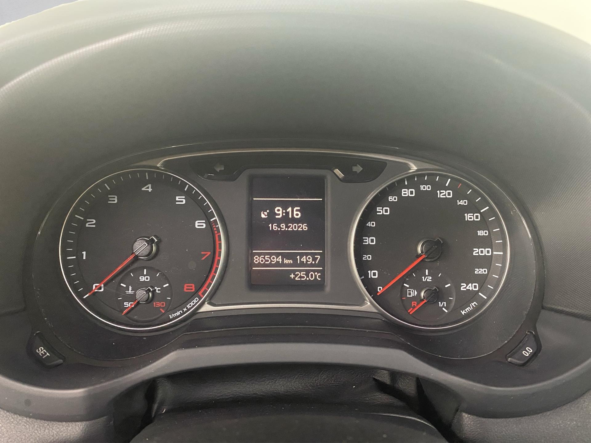 AUDI A1 1.4 TFSI Ambition S-tronic-image-8