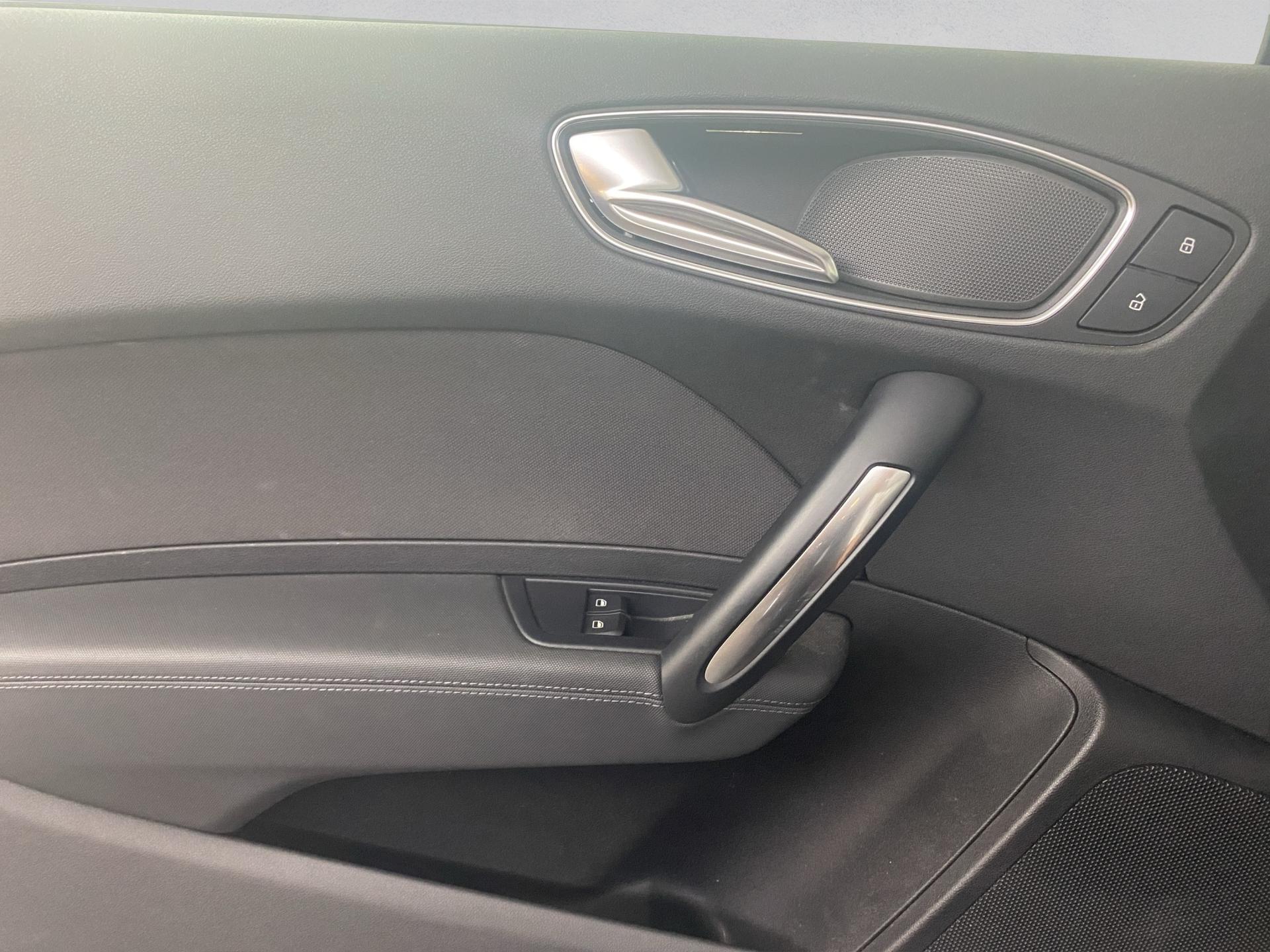 AUDI A1 1.4 TFSI Ambition S-tronic-image-19