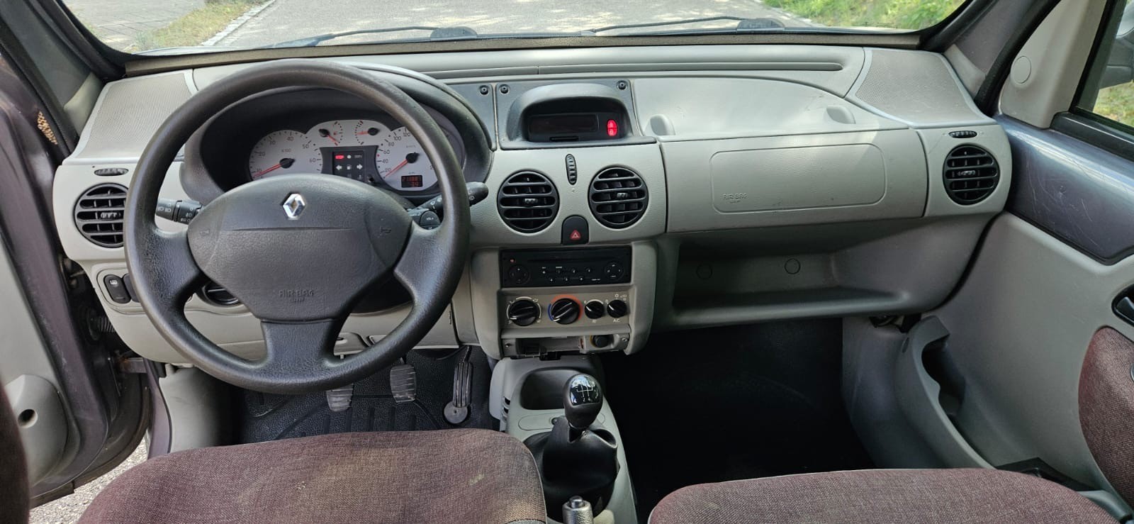 RENAULT Kangoo 1.6 16V Privilège Suisse 4X4-image-1