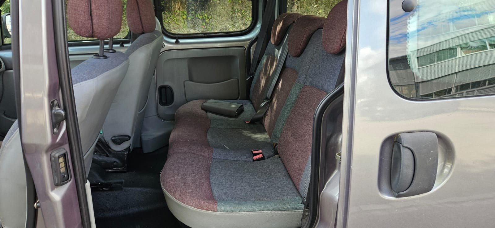RENAULT Kangoo 1.6 16V Privilège Suisse 4X4-image-4