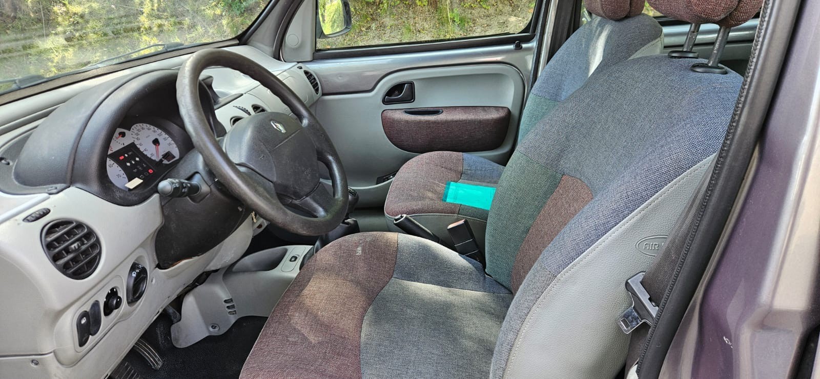 RENAULT Kangoo 1.6 16V Privilège Suisse 4X4-image-6