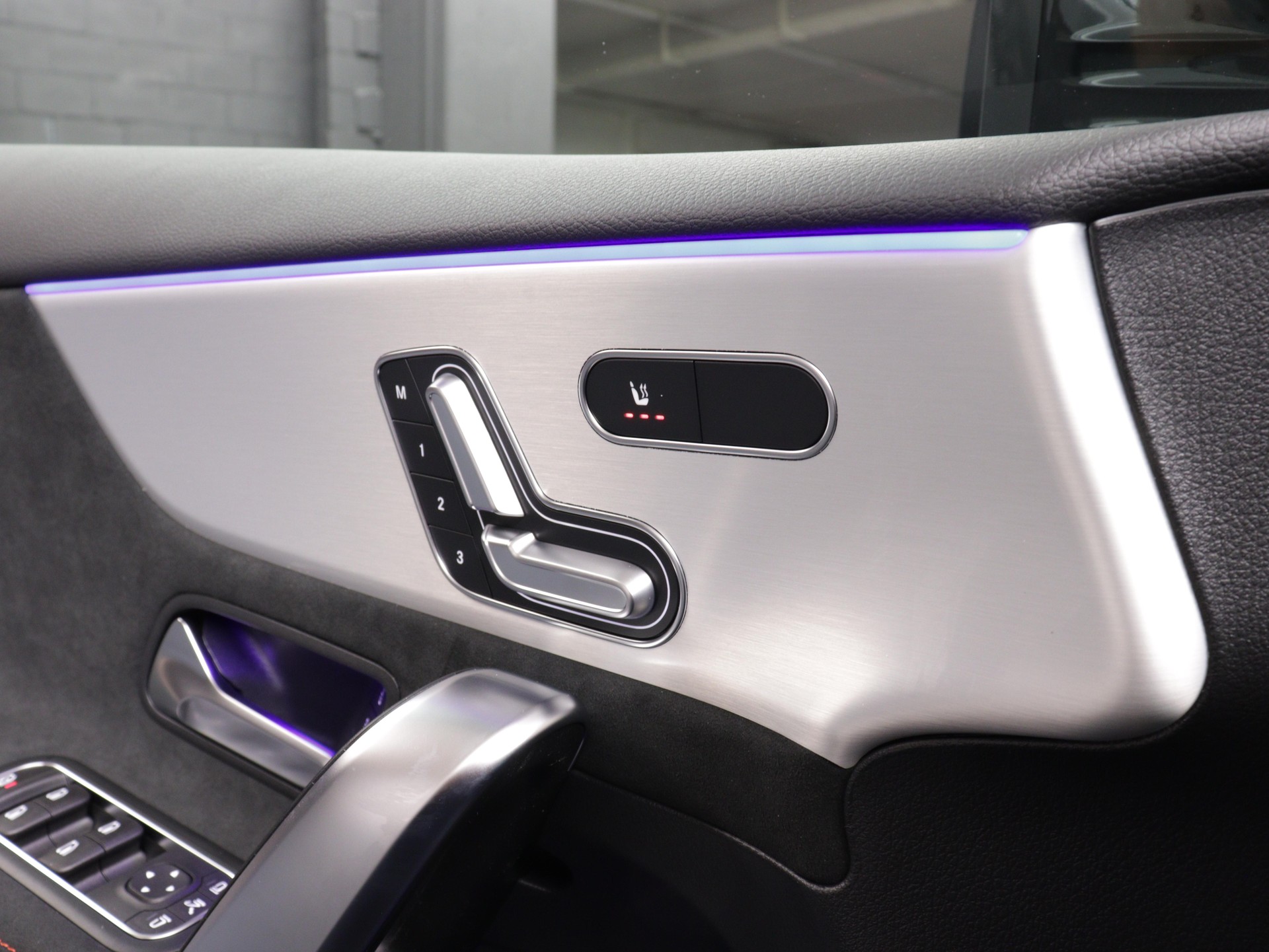 MERCEDES-BENZ A 200 Night Star AMG Line-image-8