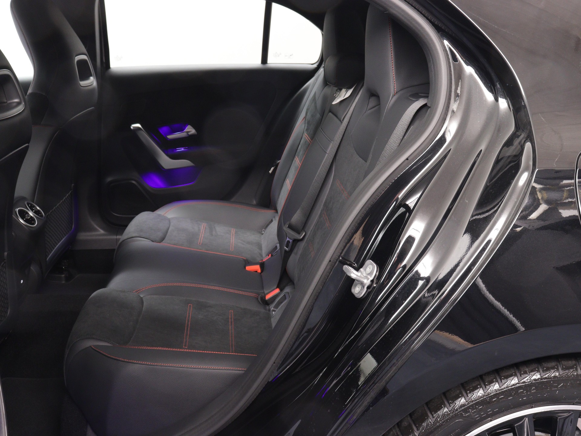 MERCEDES-BENZ A 200 Night Star AMG Line-image-9