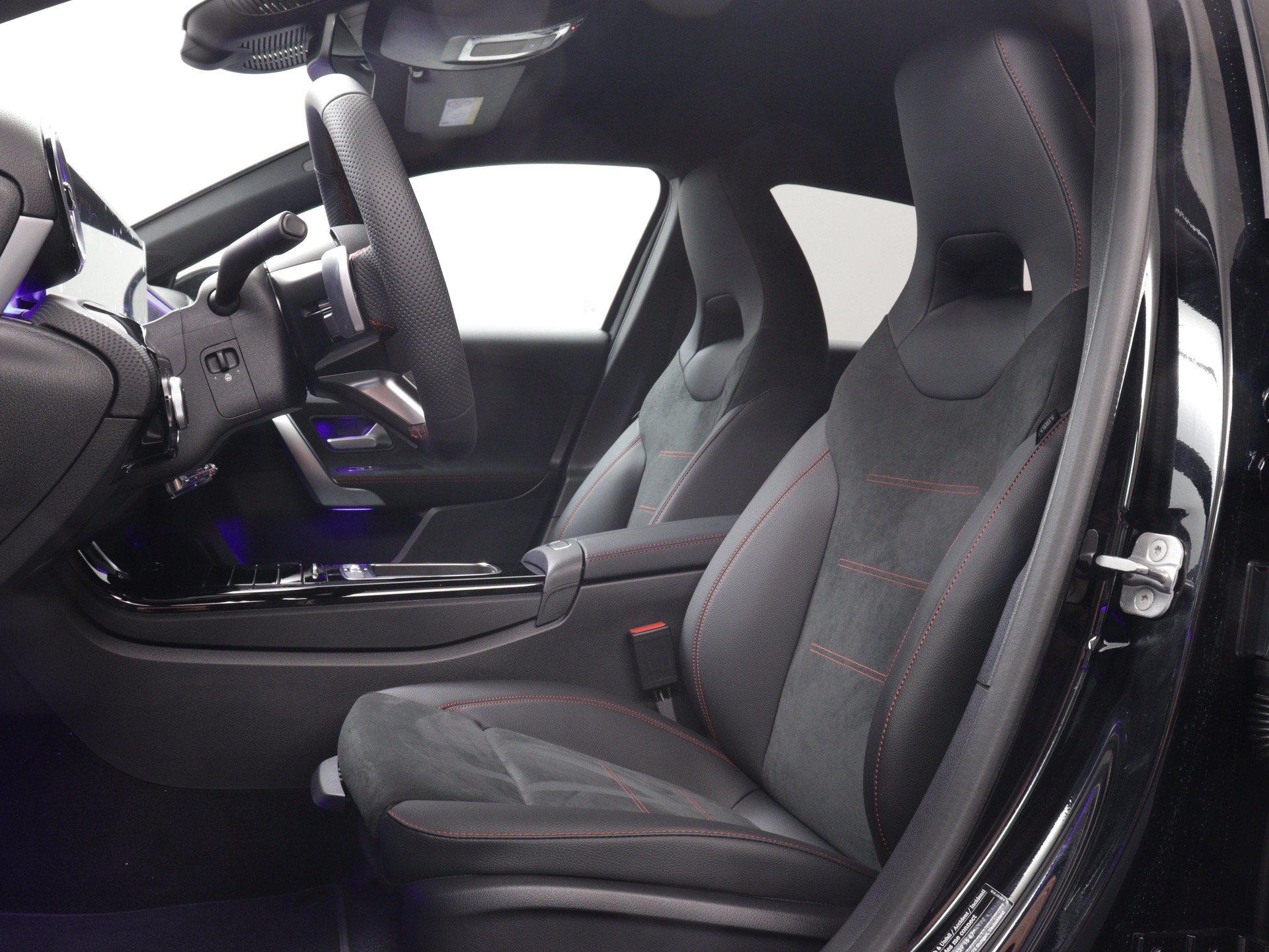 MERCEDES-BENZ A 200 Night Star AMG Line-image-7