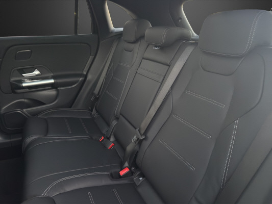 MERCEDES-BENZ GLA AMG 35 4Matic 8G-DCT-image-10