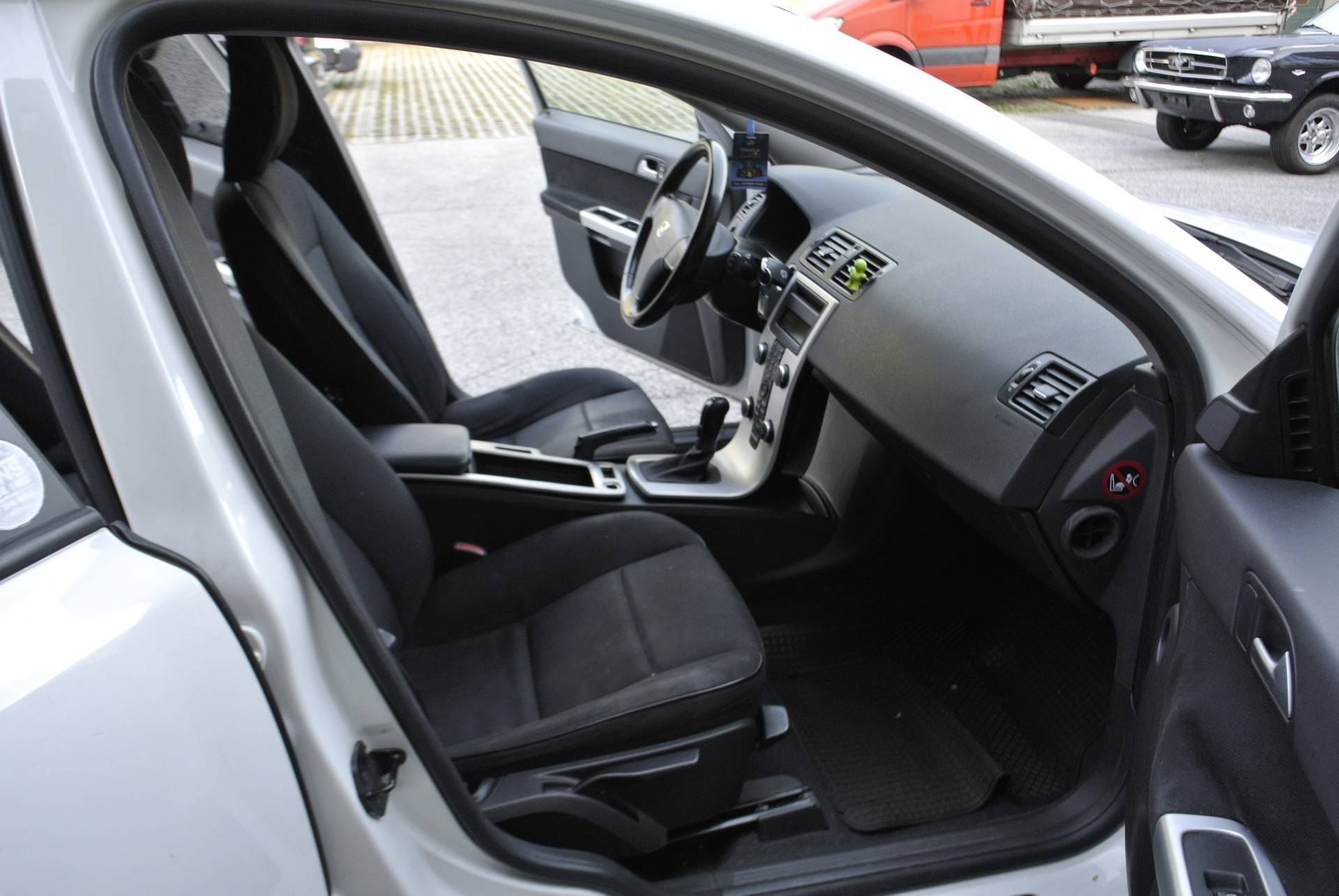 VOLVO V50 1.6-image-12