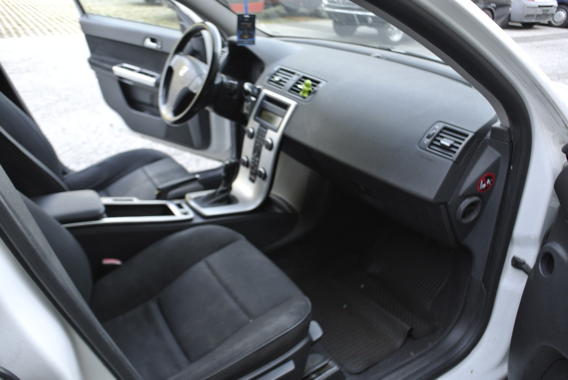 VOLVO V50 1.6-image-13