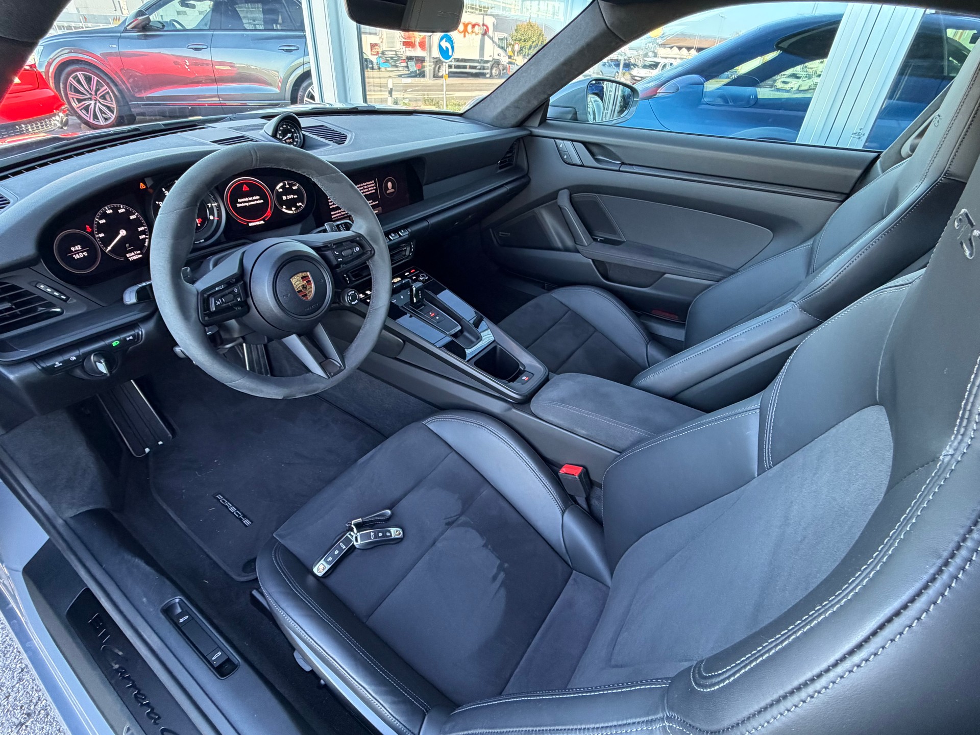 PORSCHE 911 Carrera GTS PDK *CH Auto*-image-11