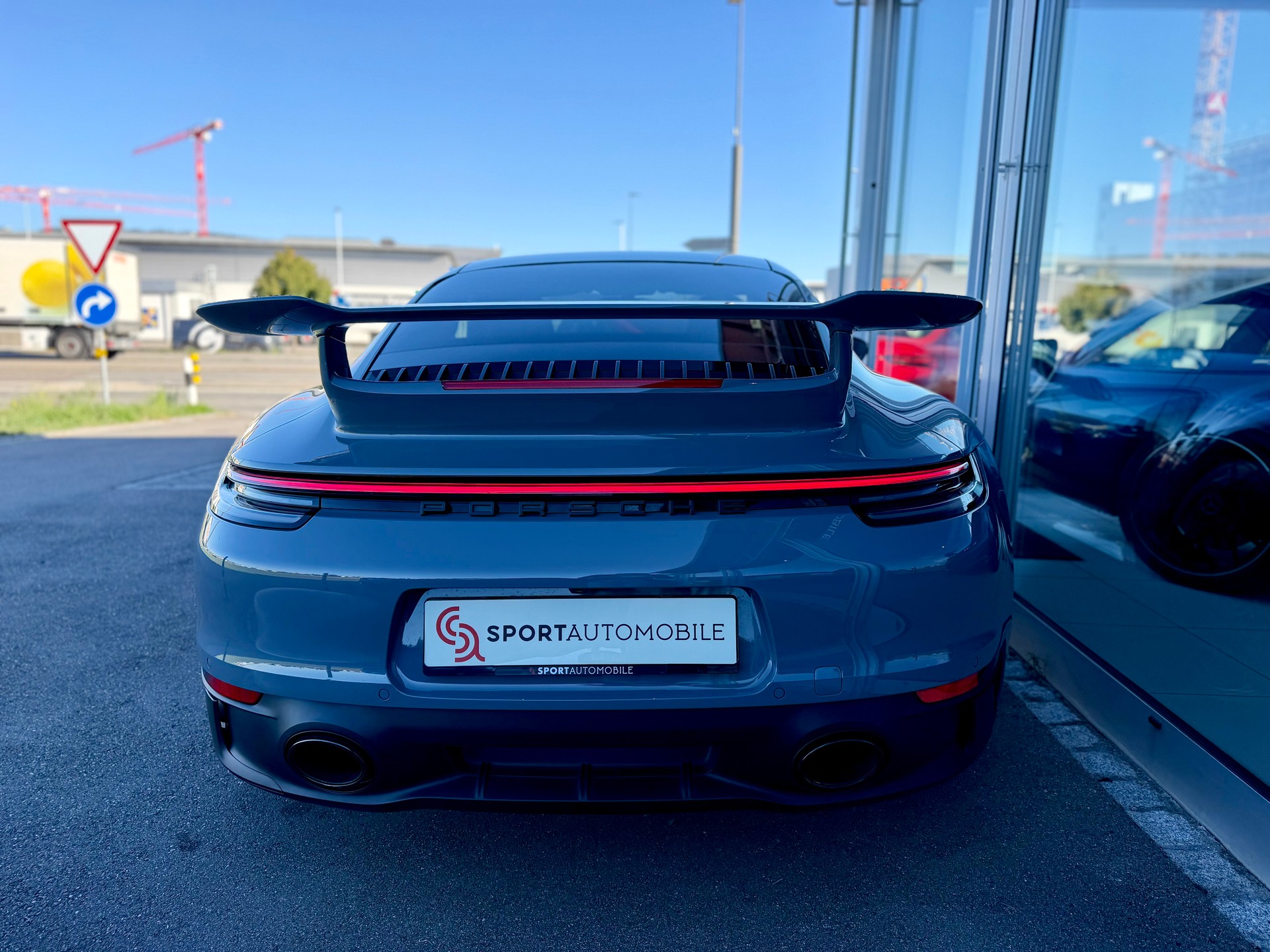 PORSCHE 911 Carrera GTS PDK *CH Auto*-image-10