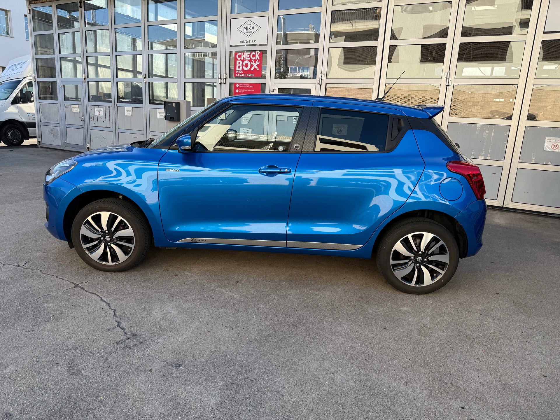 SUZUKI Swift 1.2i 16V SHVS TradizioTop Hybrid Allgrip 4x4-image-1