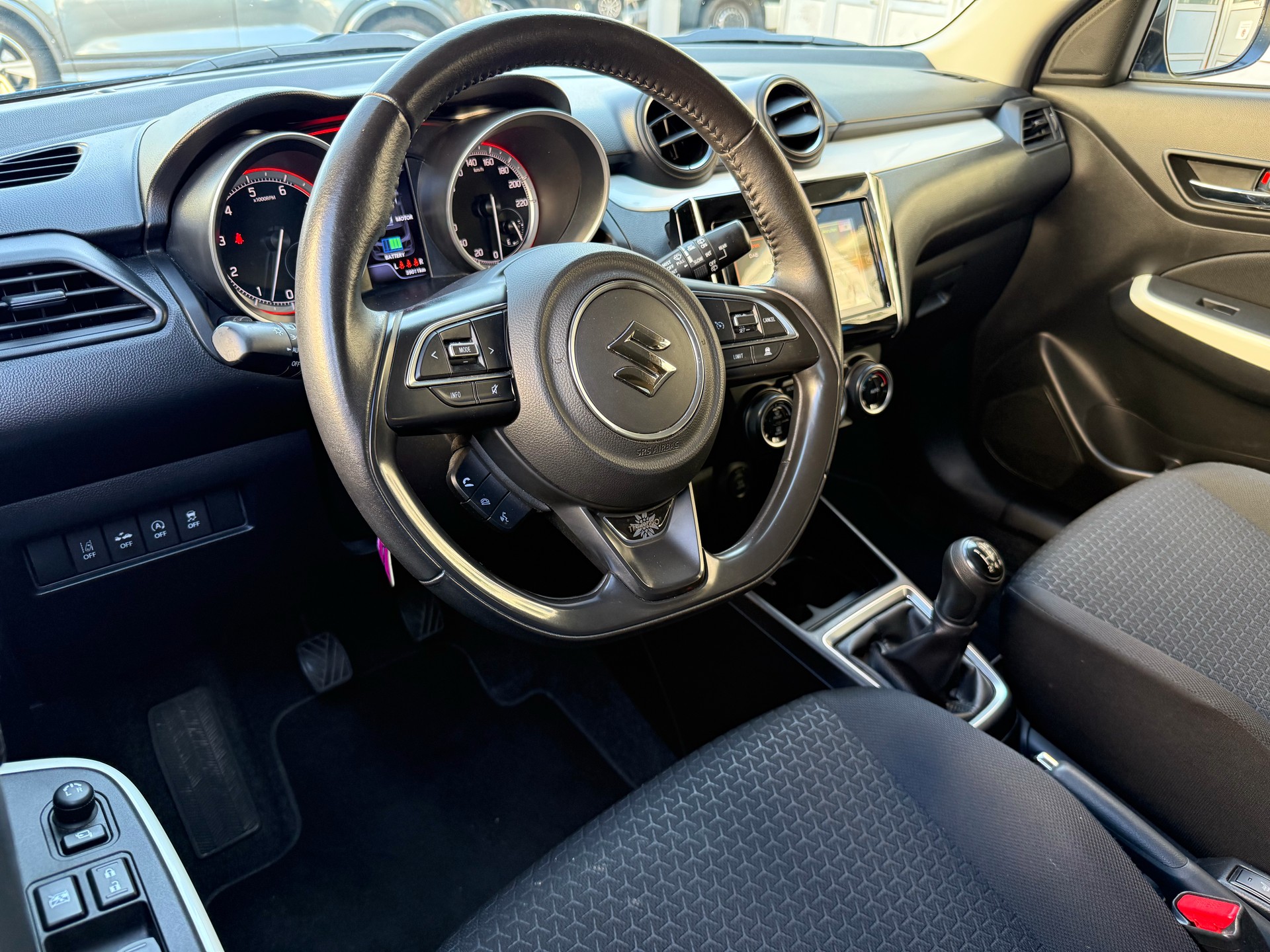 SUZUKI Swift 1.2i 16V SHVS TradizioTop Hybrid Allgrip 4x4-image-3