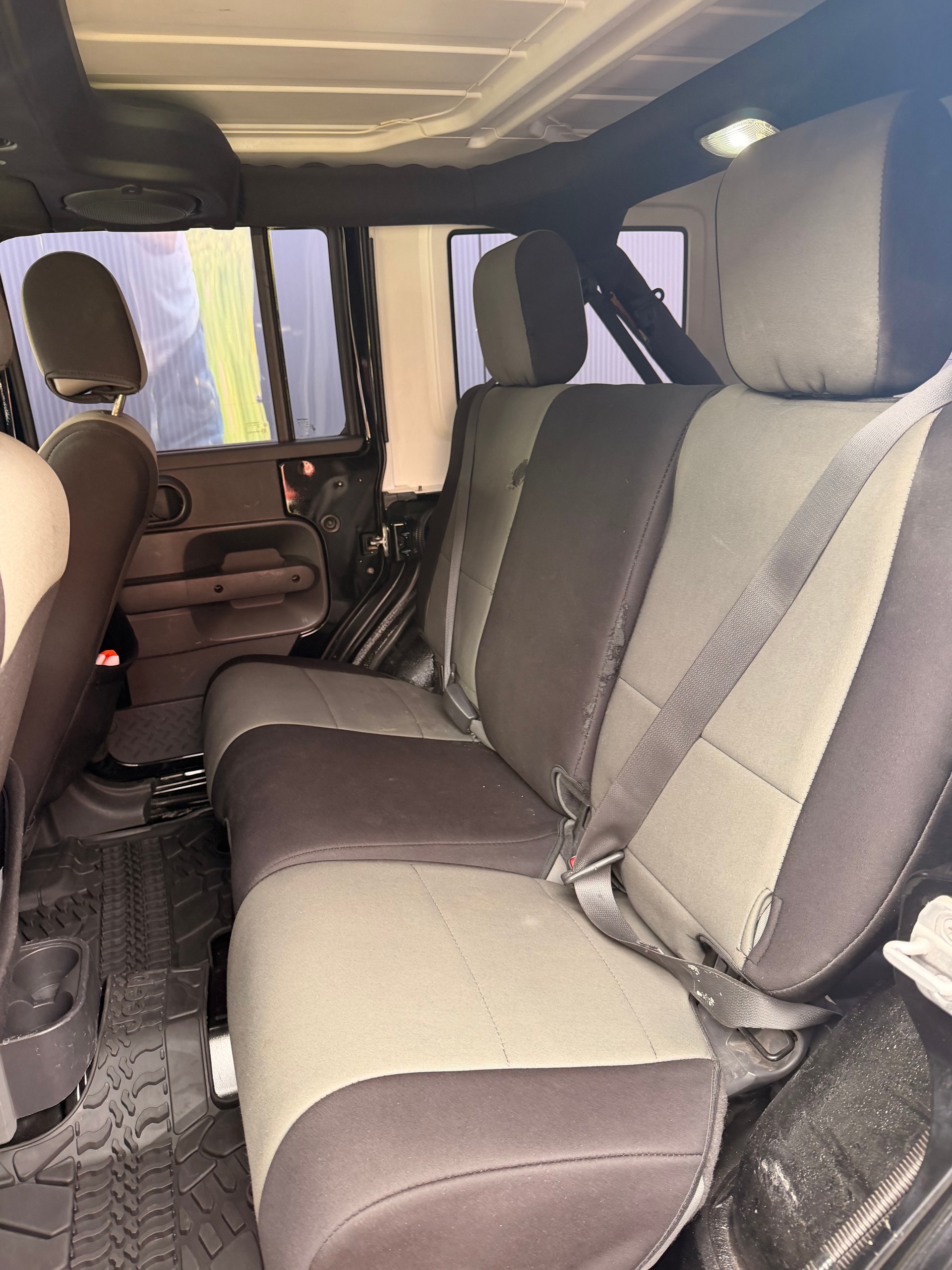 JEEP Wrangler 2.8CRD Unlimited Sahara Automatic-image-8
