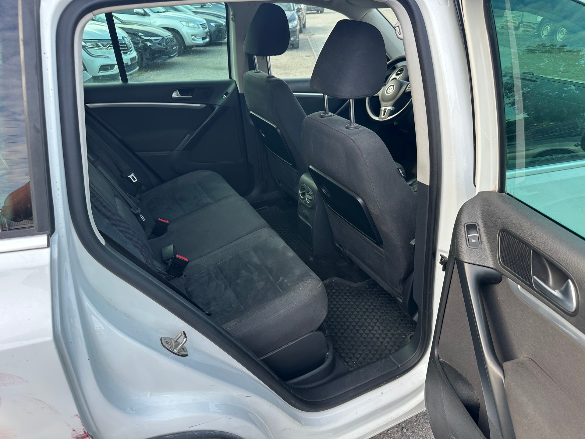 VW Tiguan 2.0 TDI BlueMotion Sport&Style 4Motion DSG-image-7