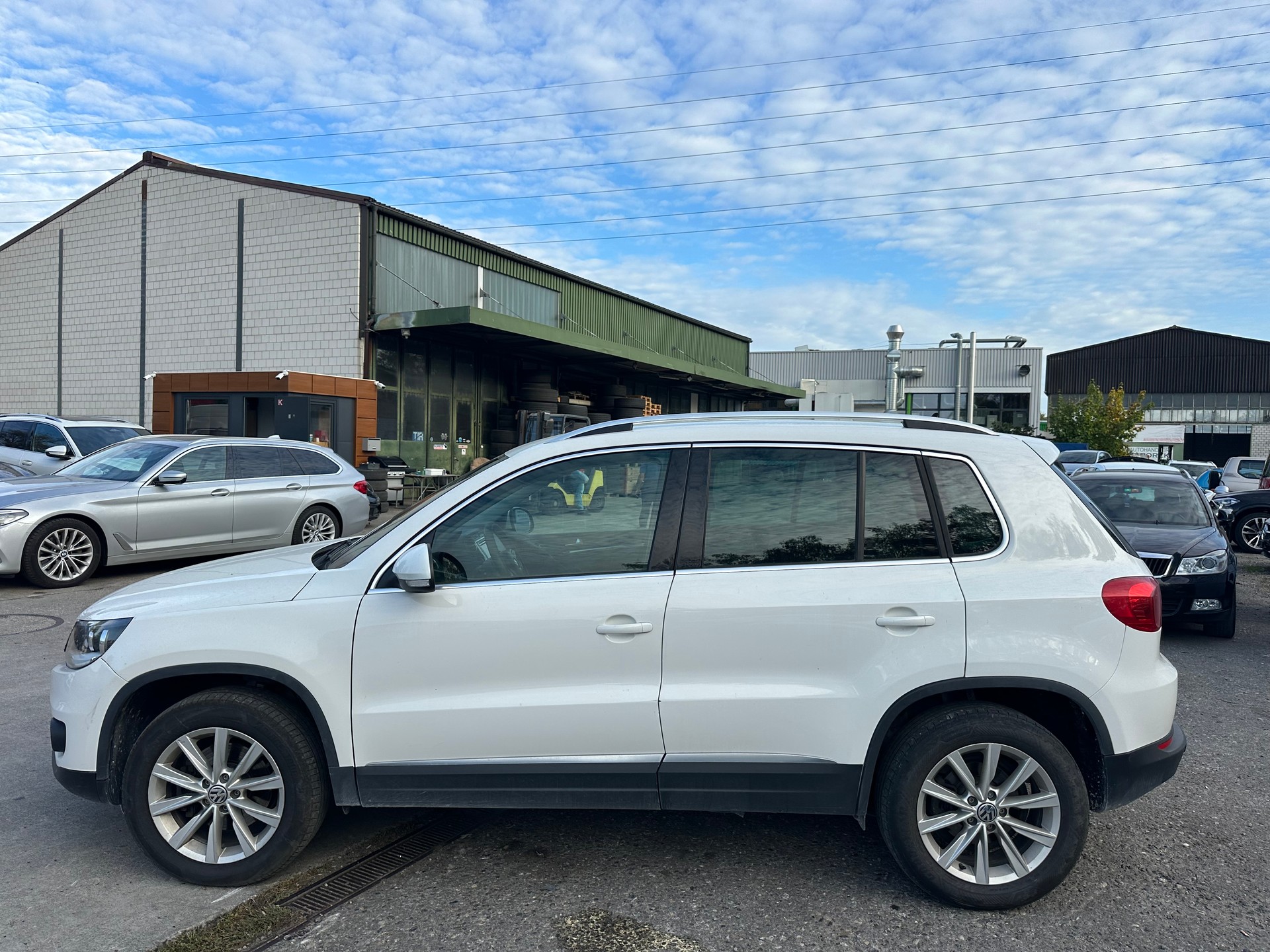 VW Tiguan 2.0 TDI BlueMotion Sport&Style 4Motion DSG-image-2