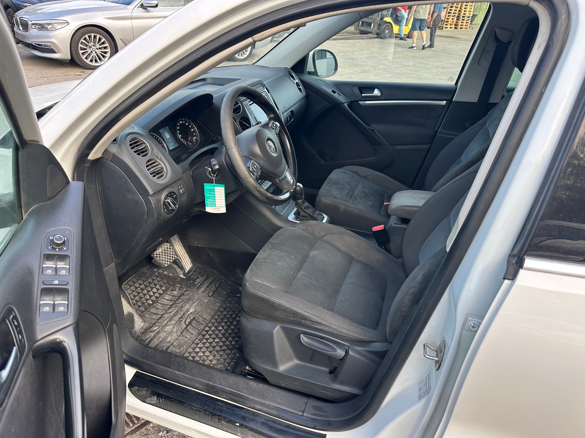 VW Tiguan 2.0 TDI BlueMotion Sport&Style 4Motion DSG-image-12