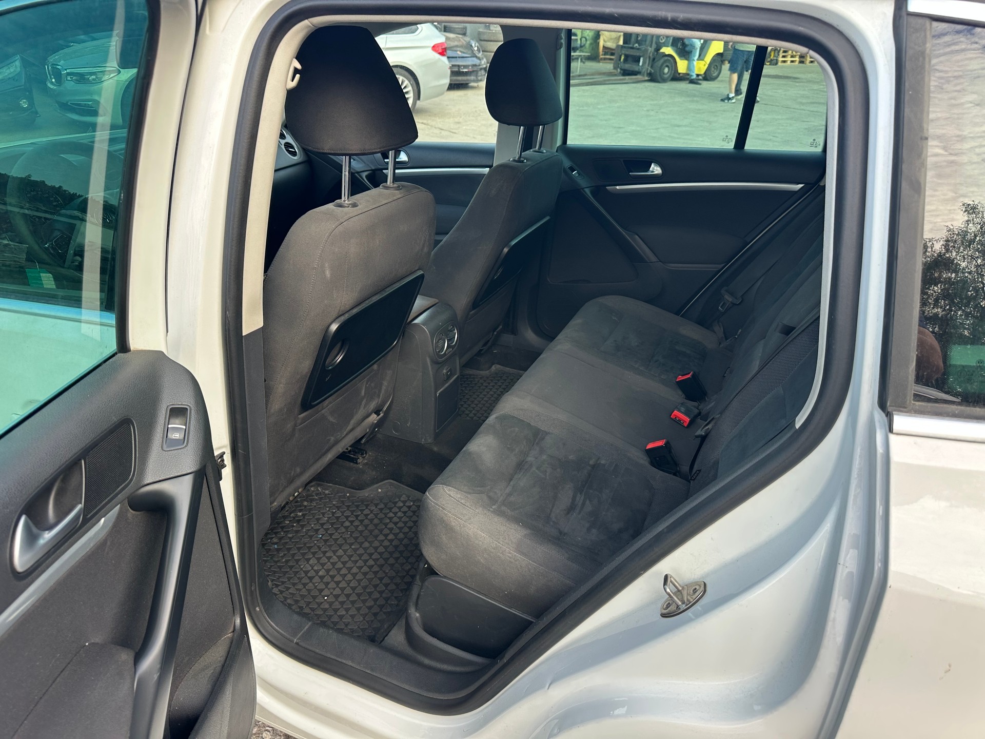 VW Tiguan 2.0 TDI BlueMotion Sport&Style 4Motion DSG-image-11