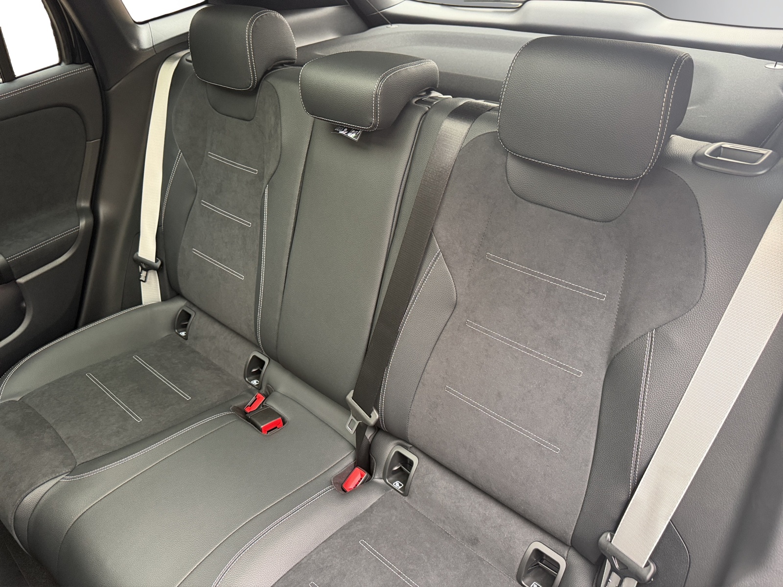 MERCEDES-BENZ GLA 250 4Matic 8G-DCT Swiss Star-image-12