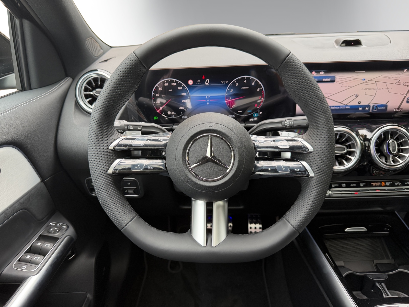 MERCEDES-BENZ GLA 250 4Matic 8G-DCT Swiss Star-image-9
