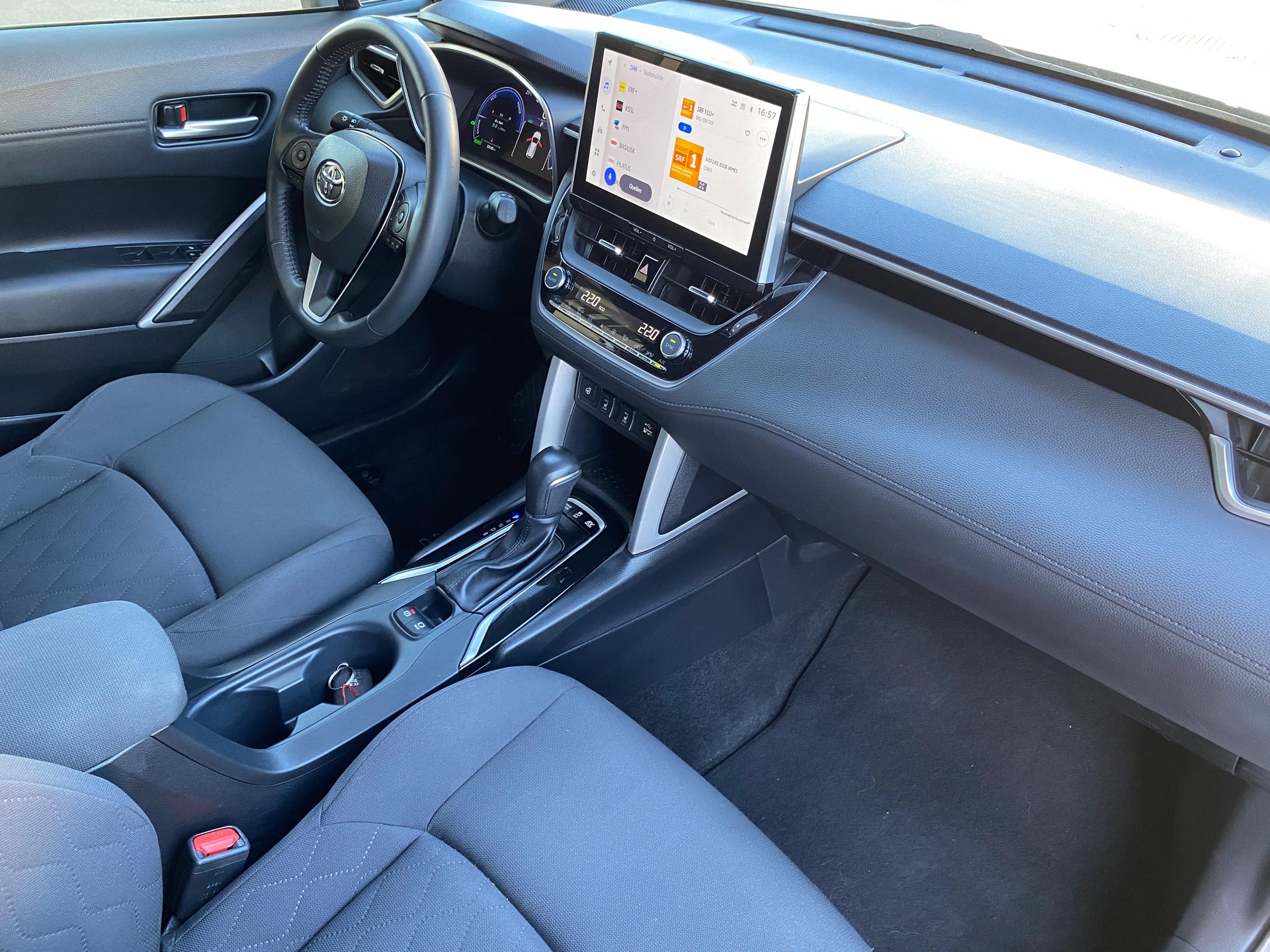 TOYOTA Corolla Cross 2.0 HSD Comfort AWD-i-image-5