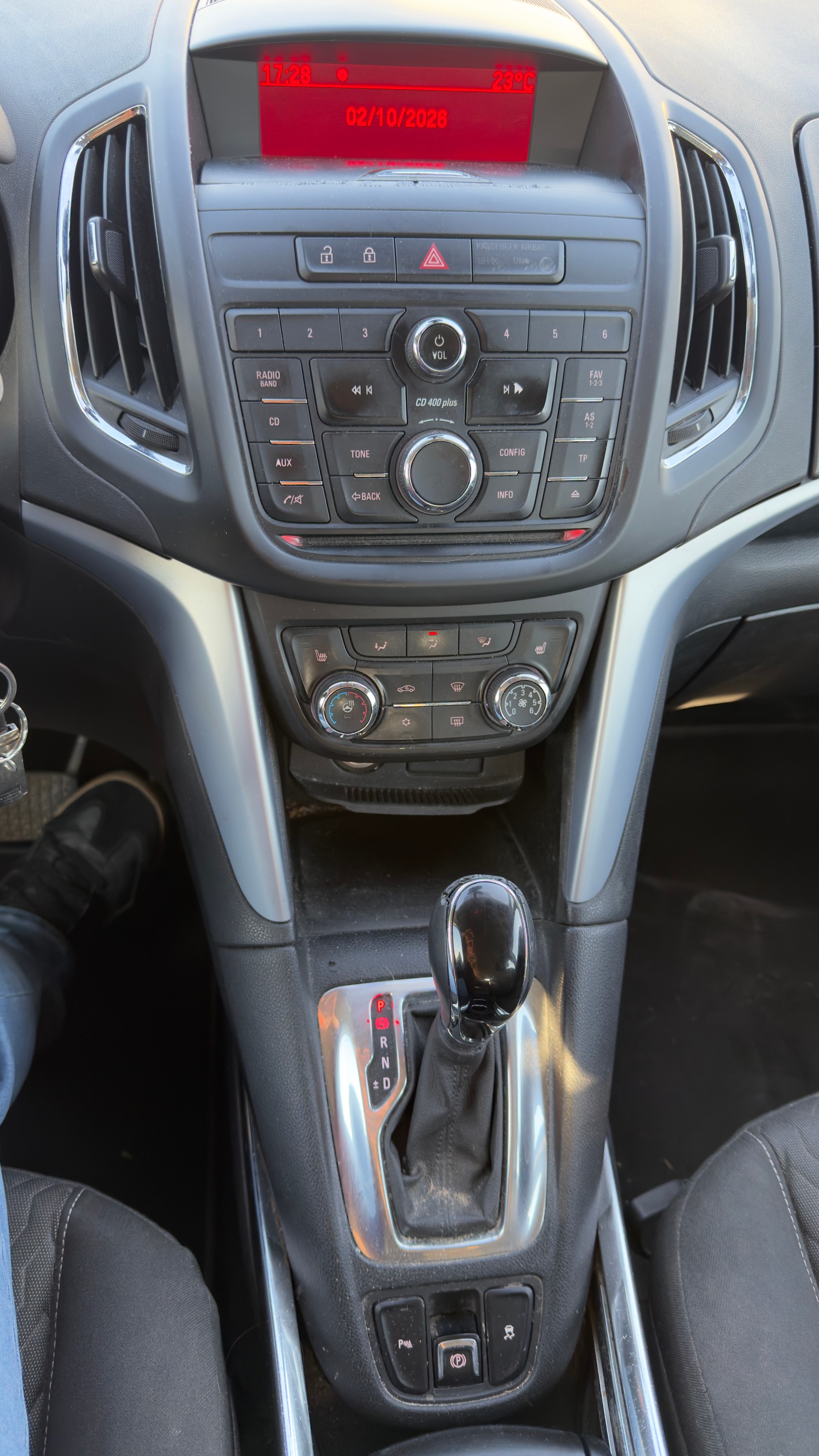 OPEL Zafira Tourer 1.6i 16V Turbo Cosmo Automatic-image-8
