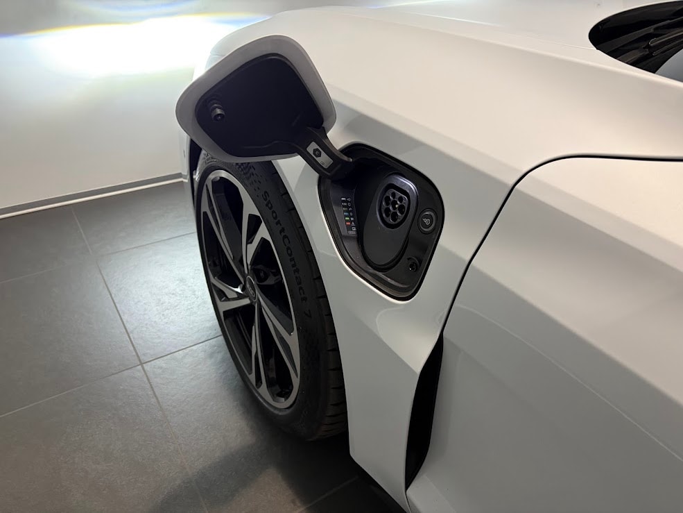 AUDI e-tron GT quattro-image-12