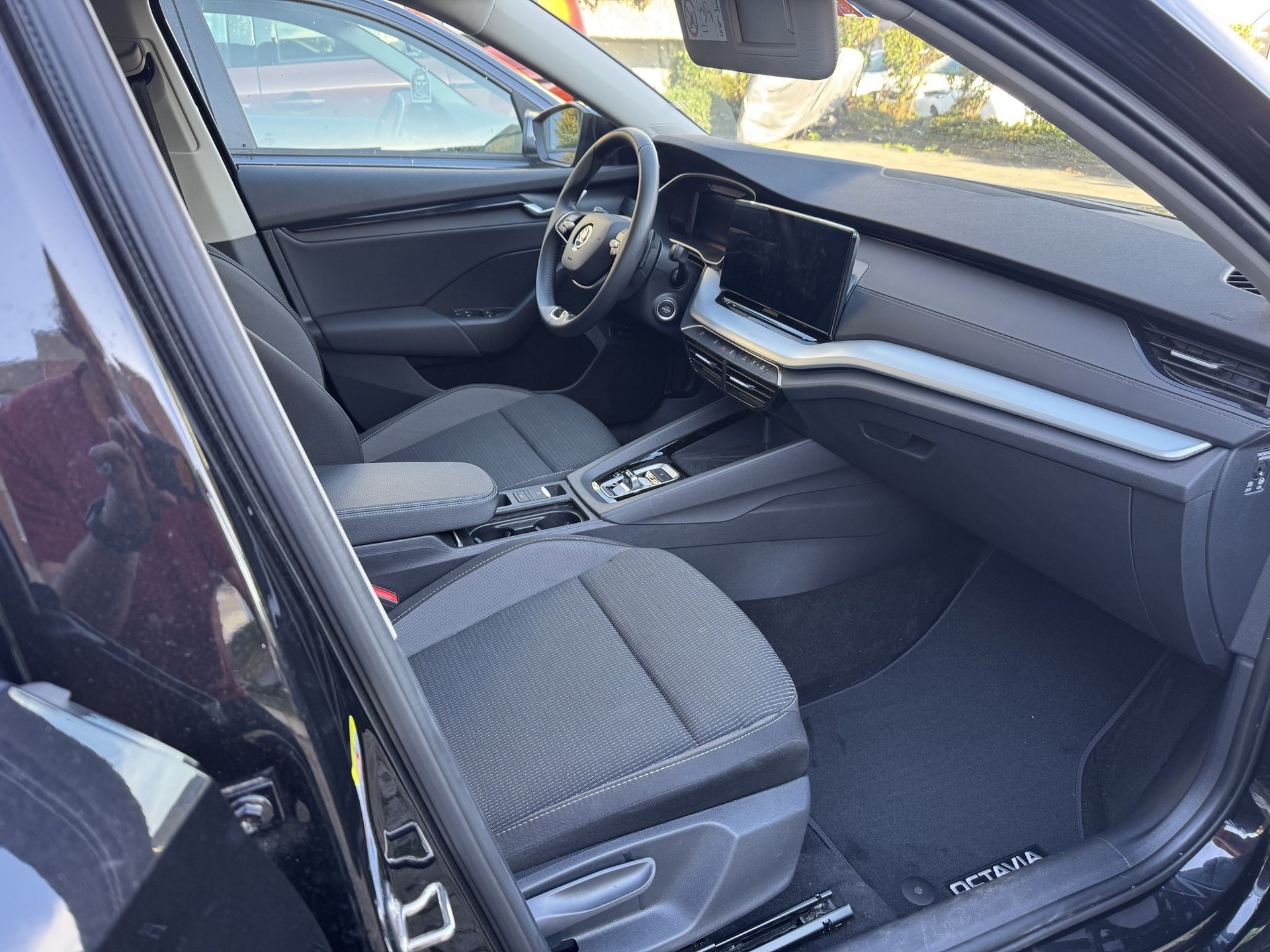 SKODA Octavia Combi 2.0 TDI 150 Selection DSG-image-12