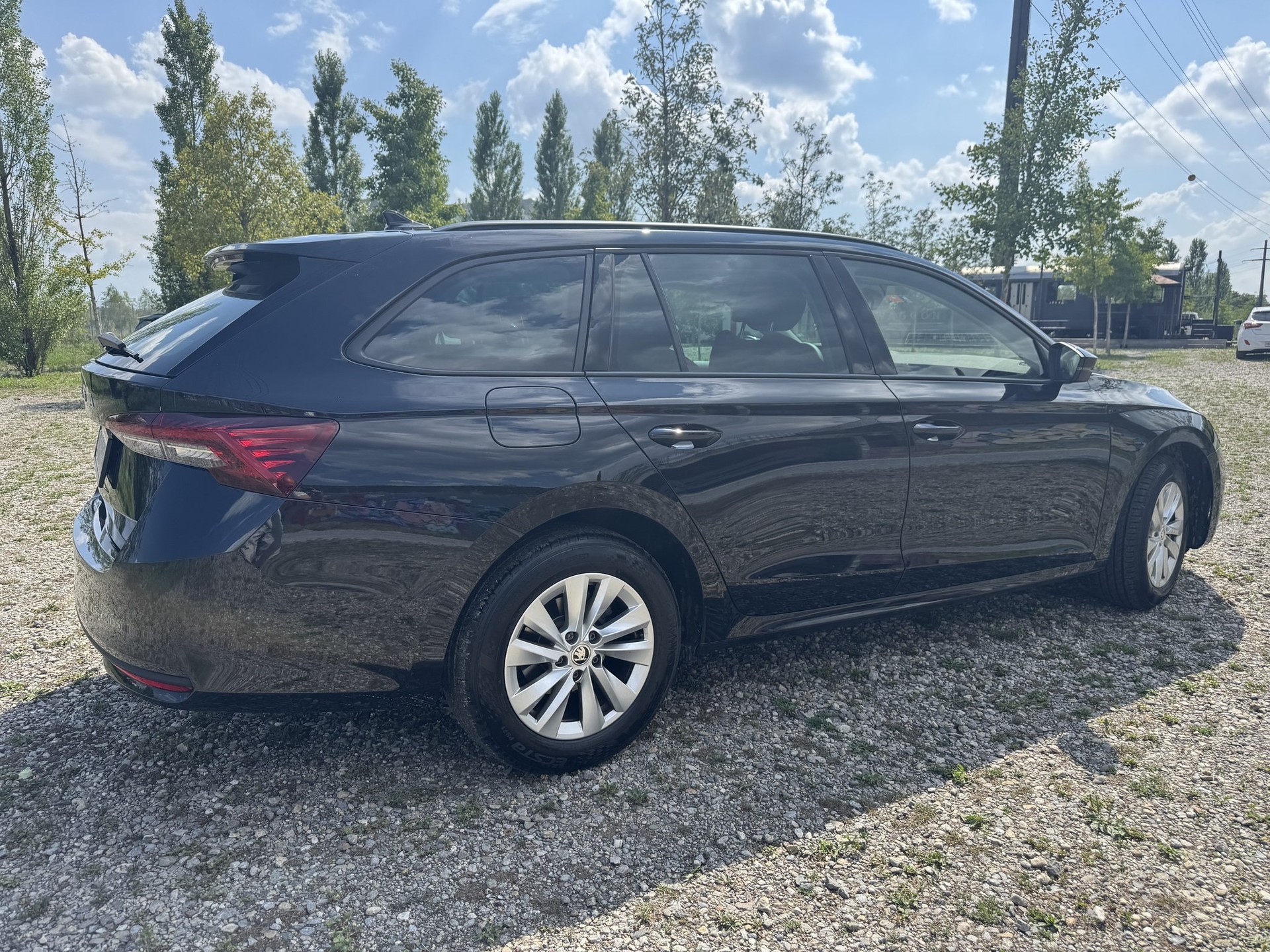 SKODA Octavia Combi 2.0 TDI 150 Selection DSG-image-1