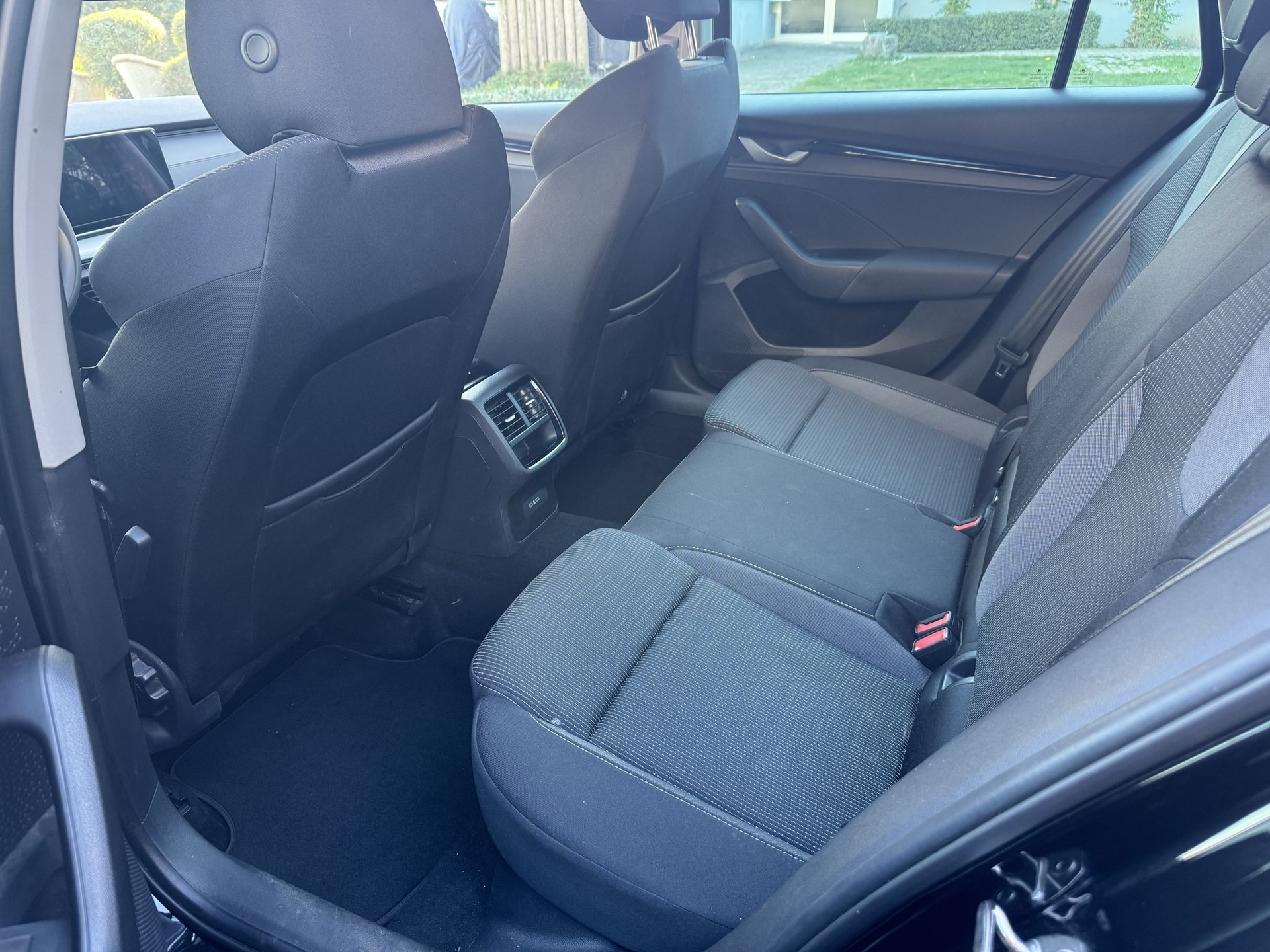 SKODA Octavia Combi 2.0 TDI 150 Selection DSG-image-14