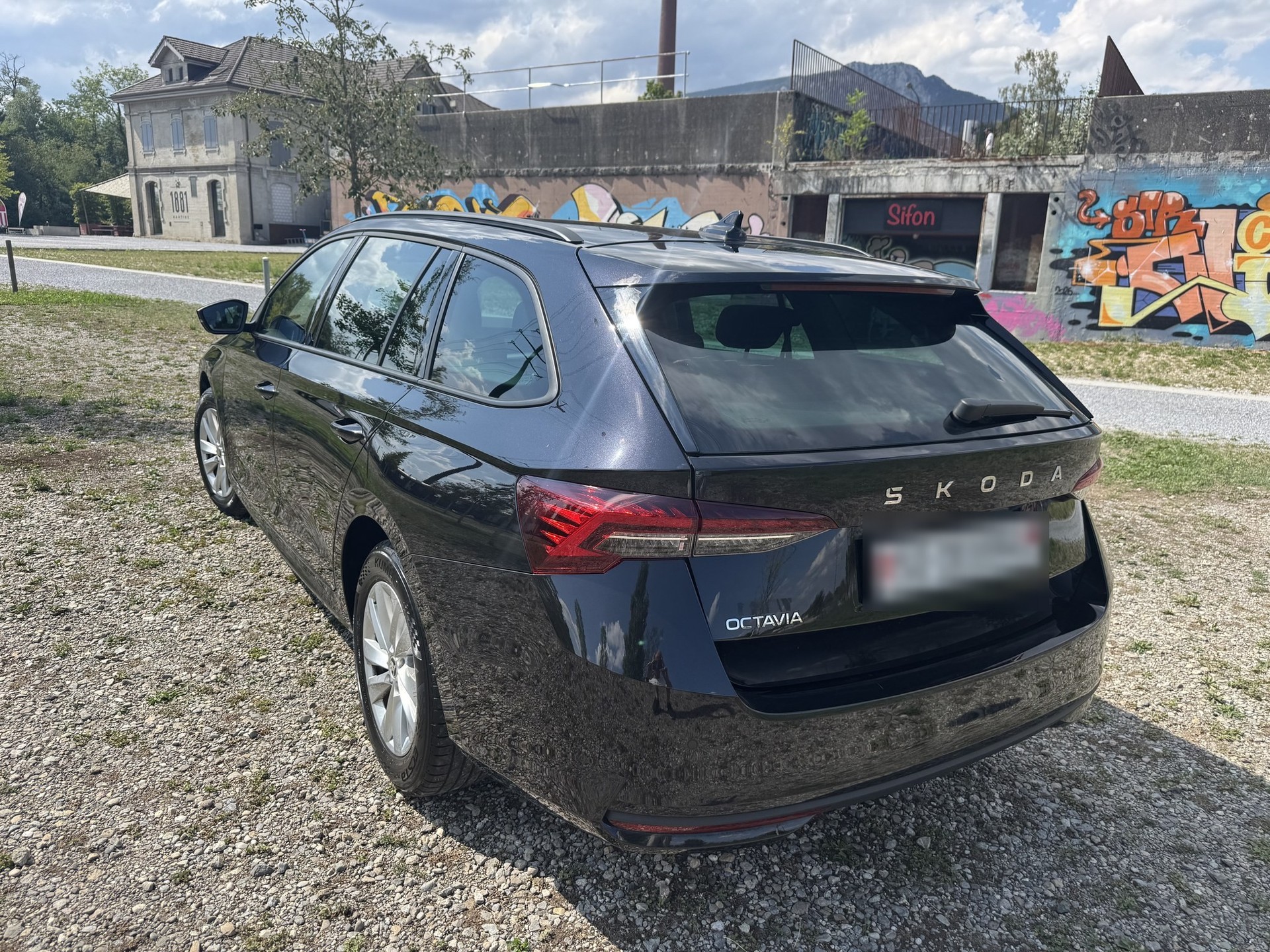 SKODA Octavia Combi 2.0 TDI 150 Selection DSG-image-2