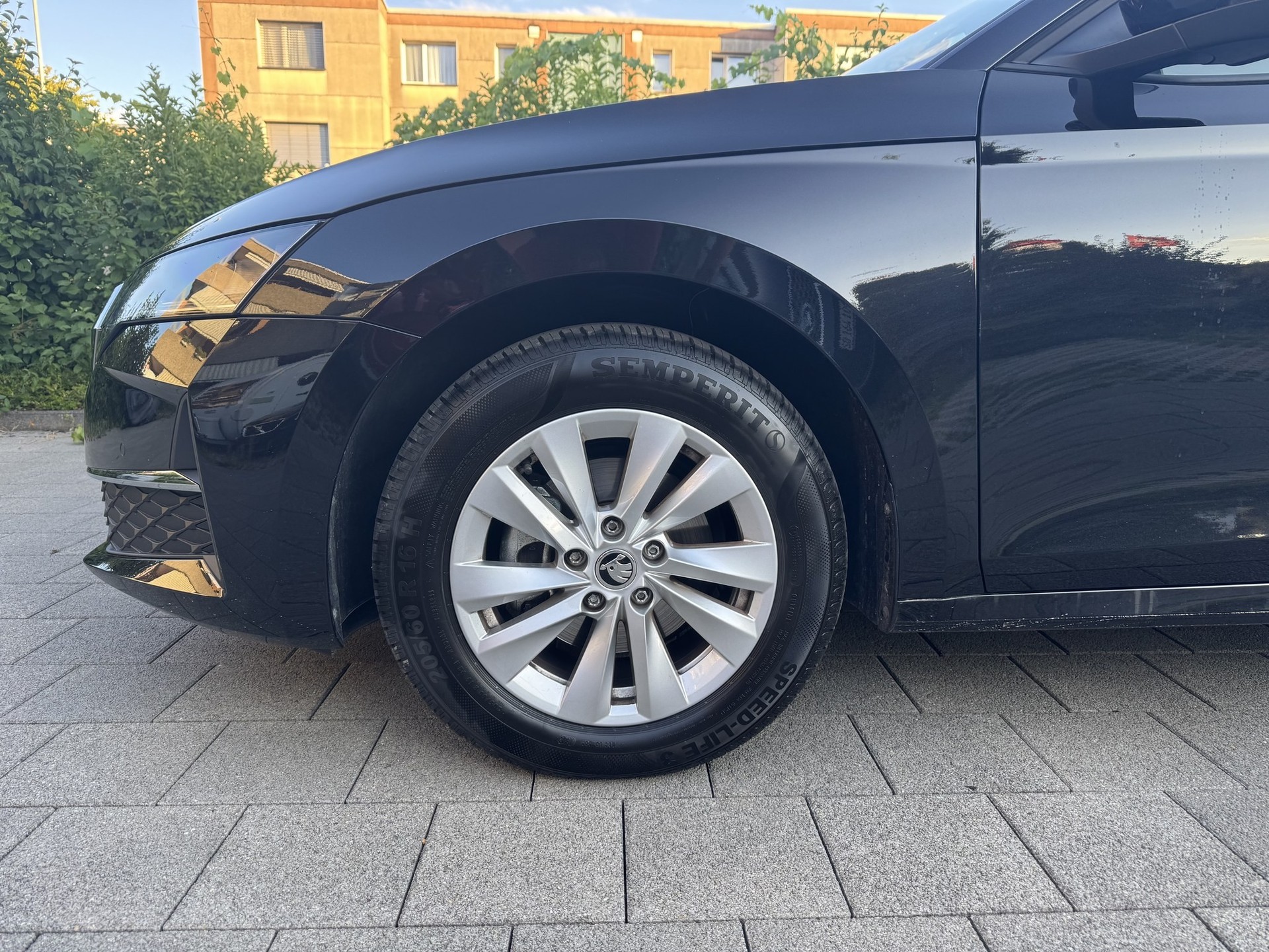SKODA Octavia Combi 2.0 TDI 150 Selection DSG-image-6