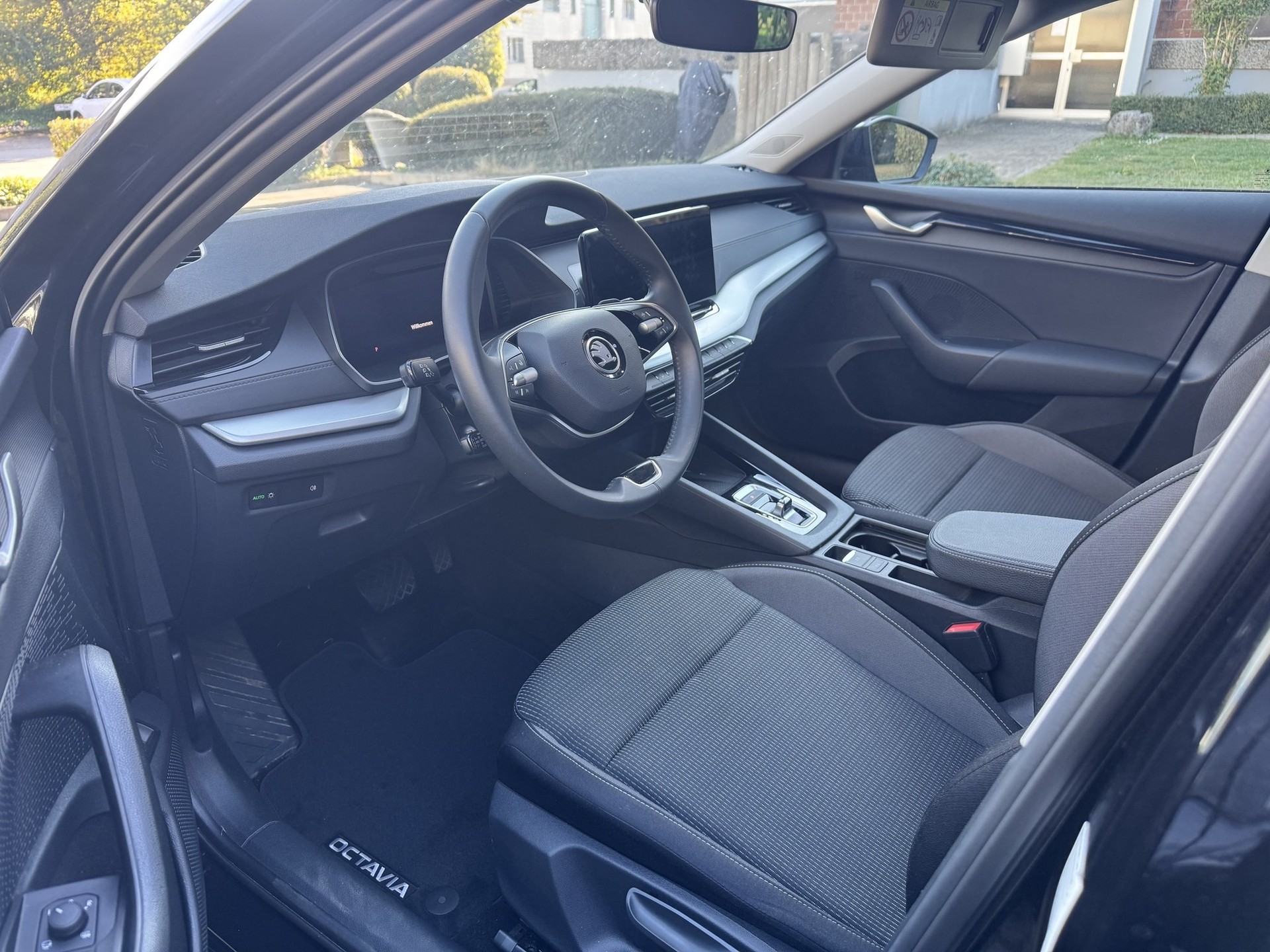 SKODA Octavia Combi 2.0 TDI 150 Selection DSG-image-8