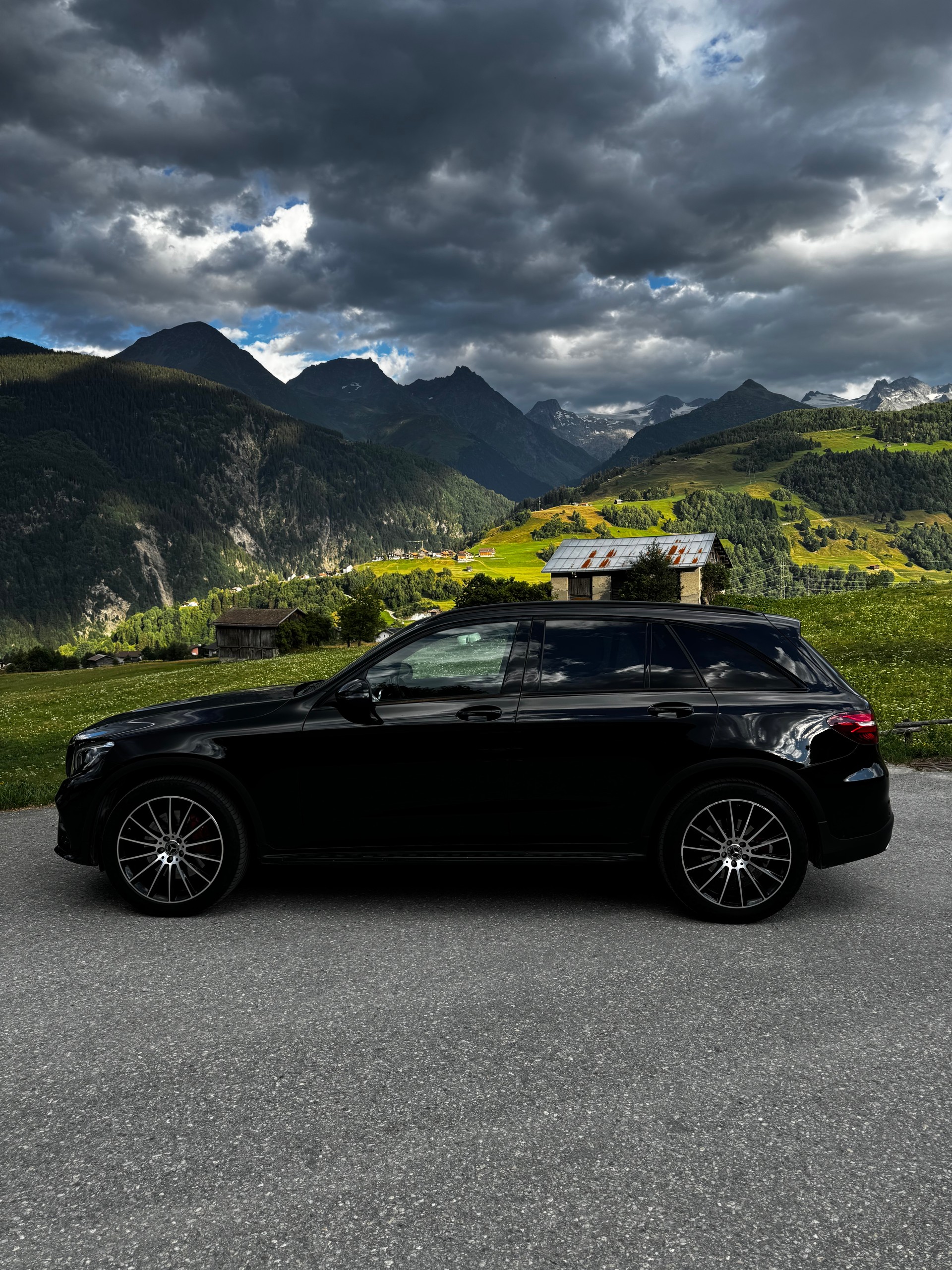 MERCEDES-BENZ GLC 250 AMG Line 4m-image-2